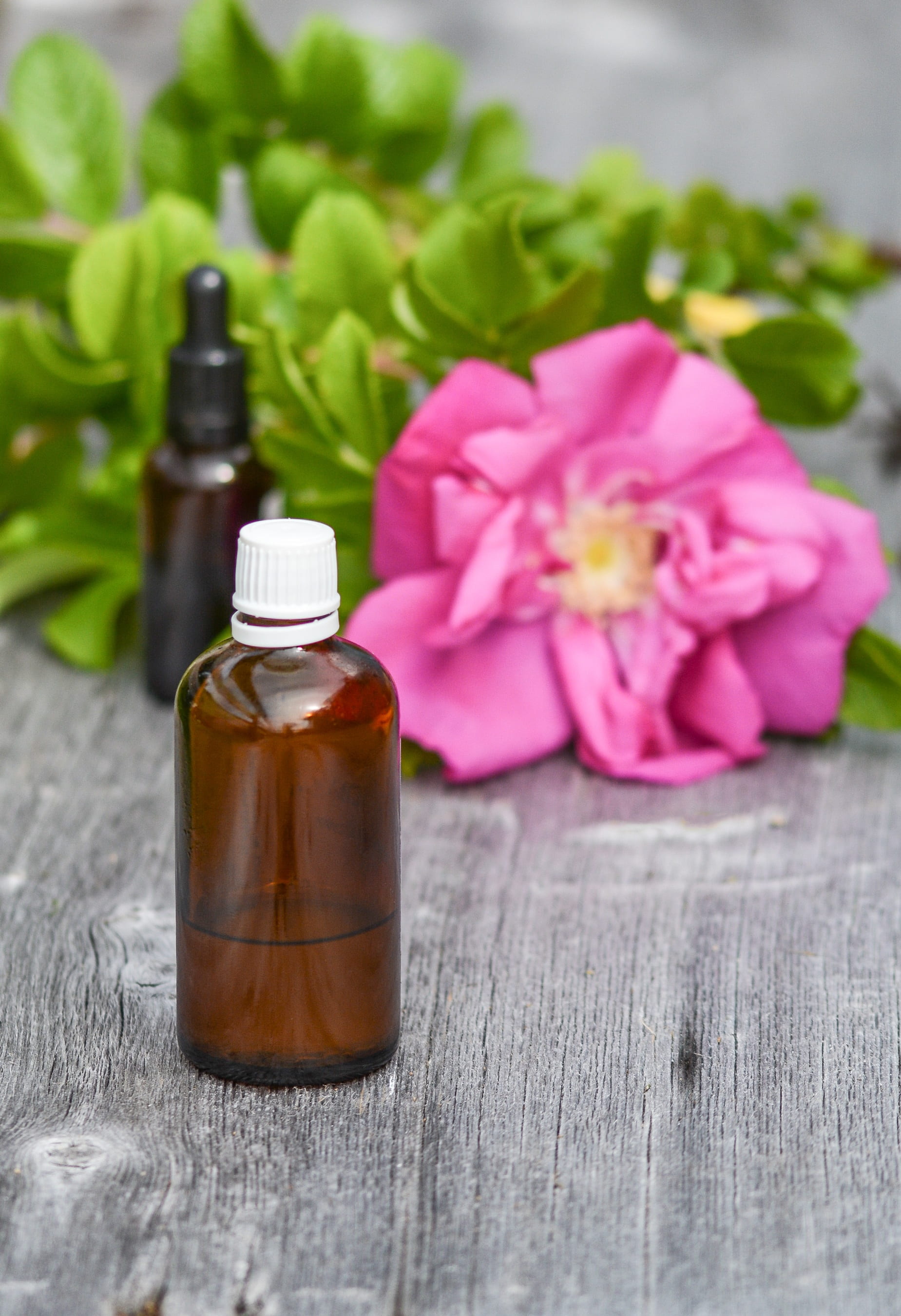 massage, essential oils, perfume, aroma, oil, purity, bottle, health, health spa, herbal, relaxation, alternative, glass, plant, no people, leaves, wellness, Phone HD Wallpaper
