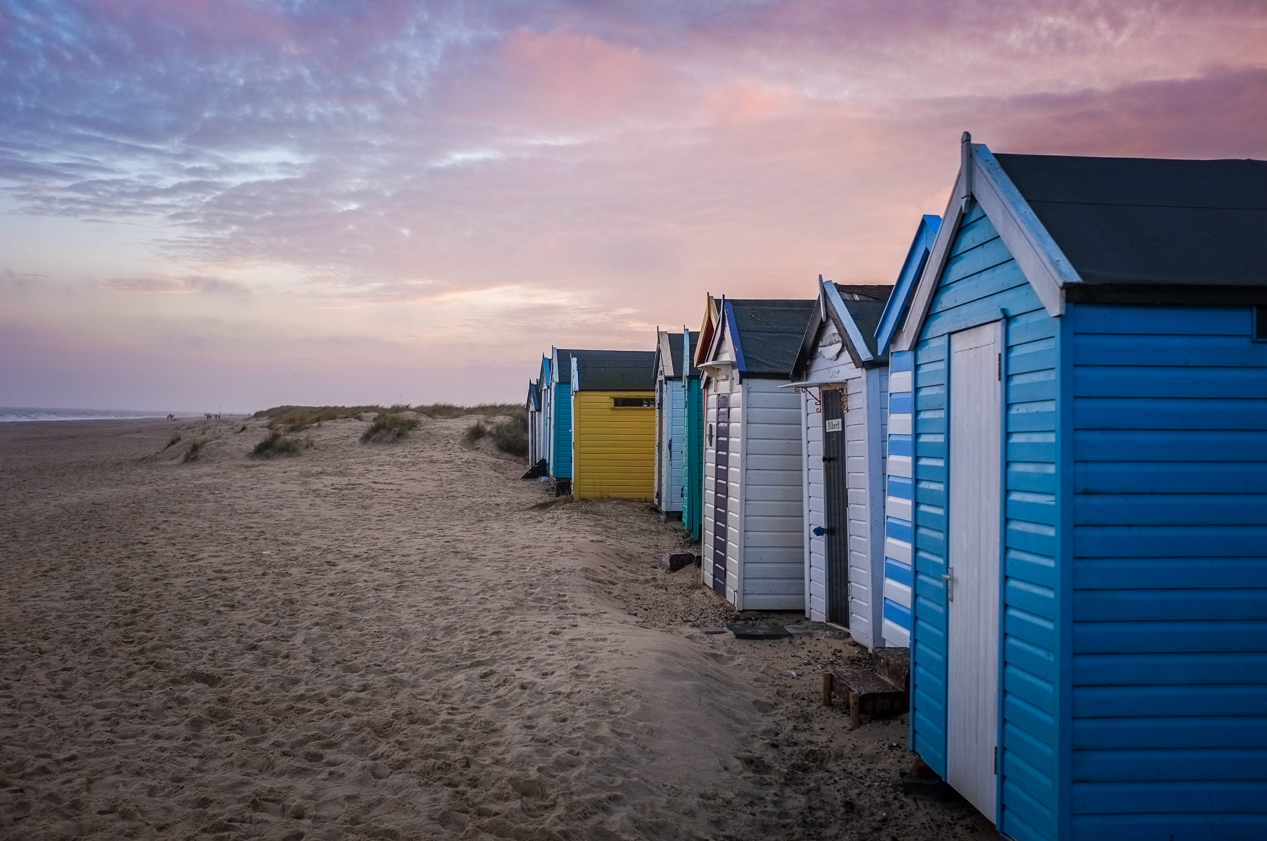 evening, scenics - nature, nature, built structure, building exterior, tranquil scene, sea, 4K, beauty in nature, hut, beach, sunset, beach hut, southwold, HD Wallpaper