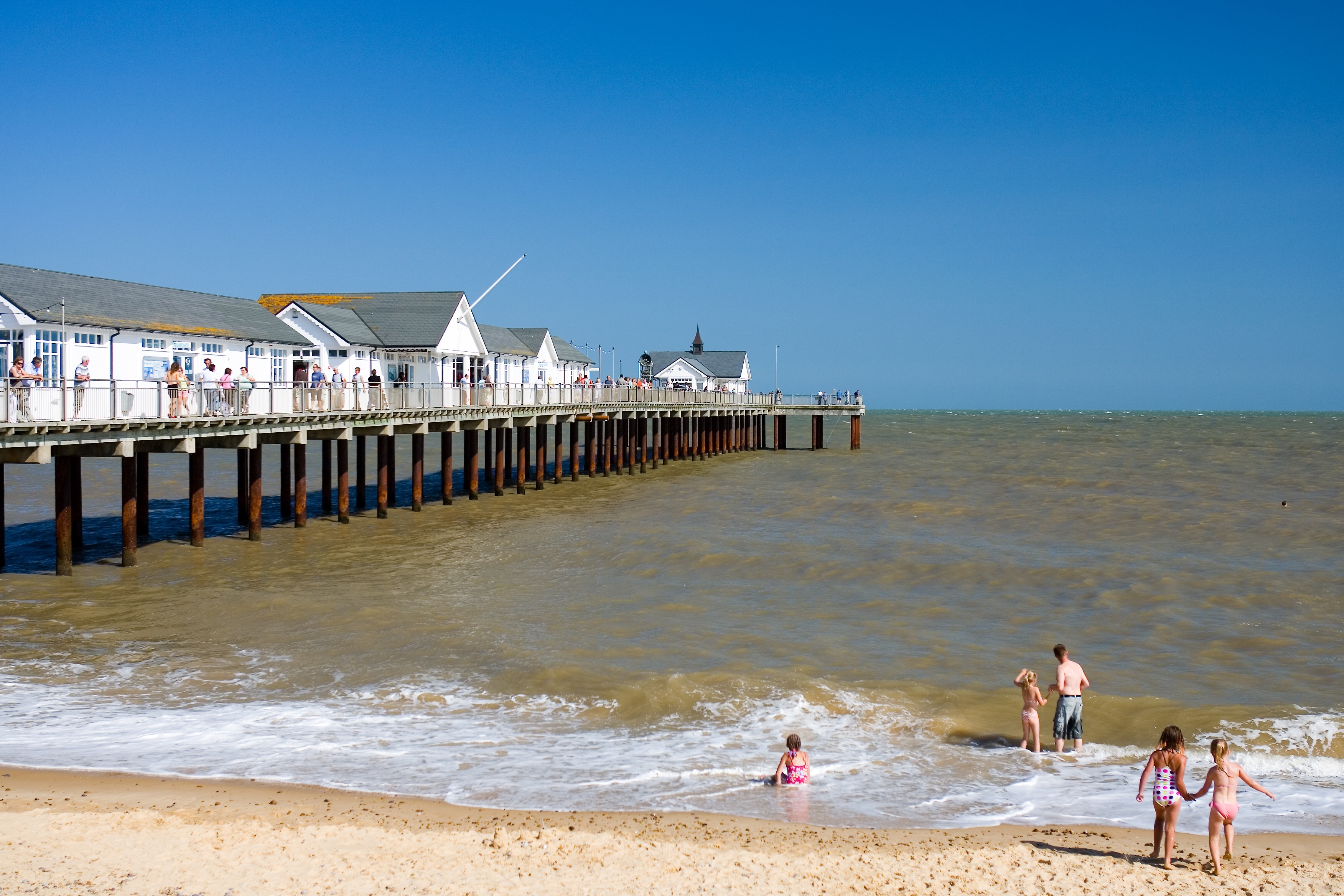 clear sky, horizon over water, group of people, water, blue, day, beauty in nature, sunny, pier, architecture, outdoors, built structure, motion, suffolk, HD Wallpaper
