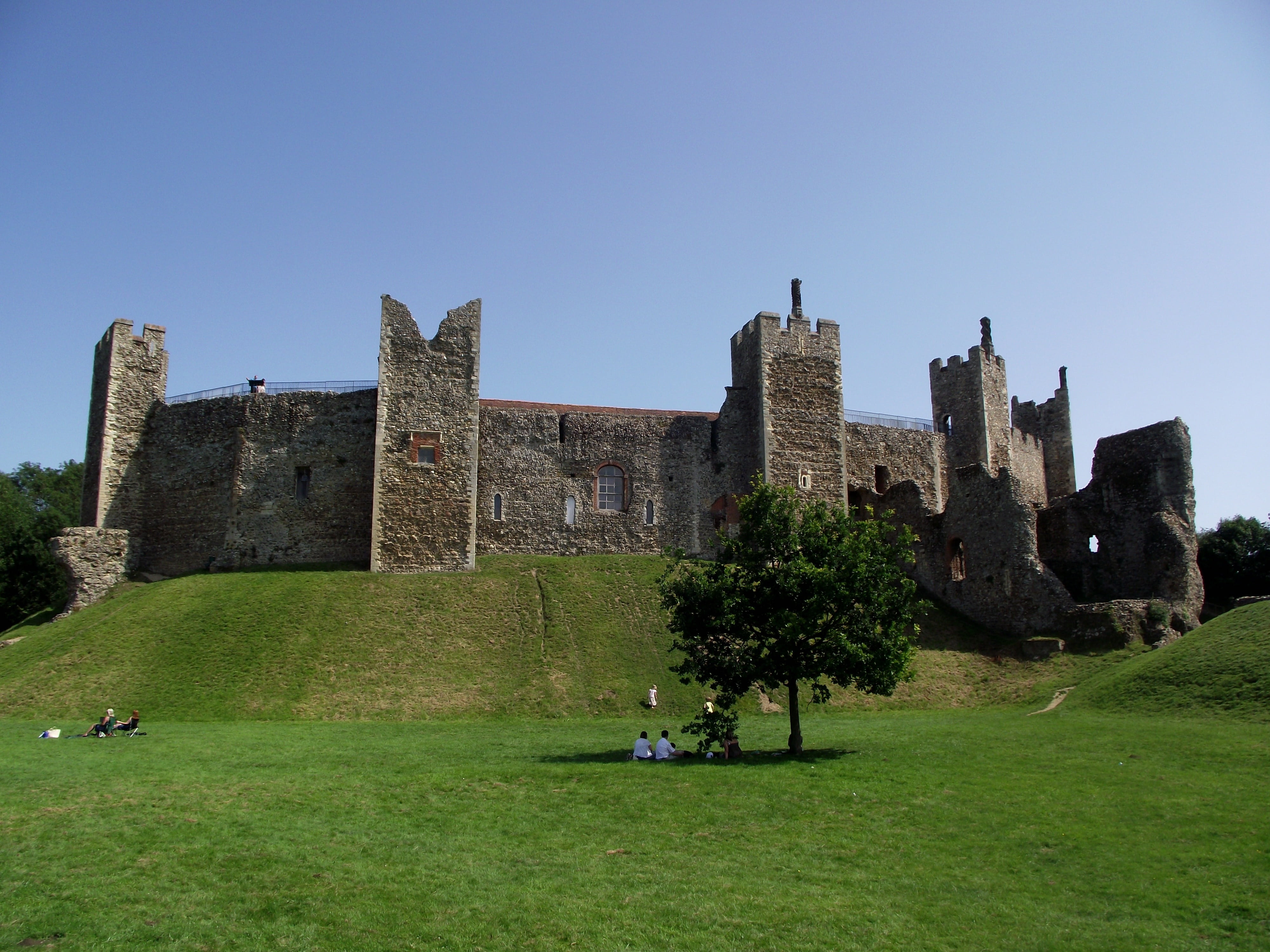 uK, building, nature, fort, famous Place, outdoors, architecture, clear sky, history, green color, 4K, field, suffolk, framlingham, land, day, castle, HD Wallpaper