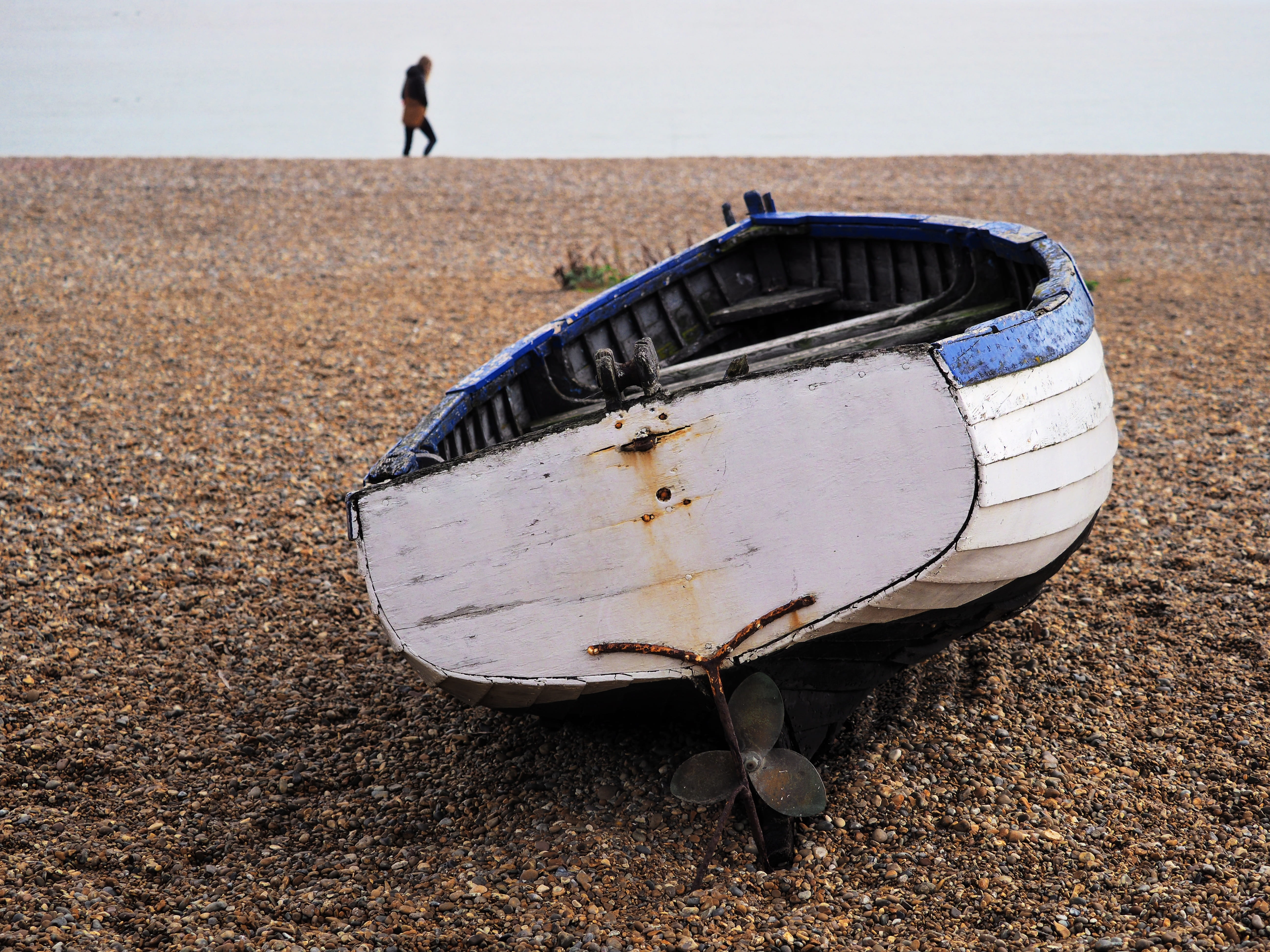 propeller, lifestyles, beached, horizon, land, day, water, old, standing, damaged, outdoors, abandoned, run-down, deterioration, nature, solitude, back, HD Wallpaper