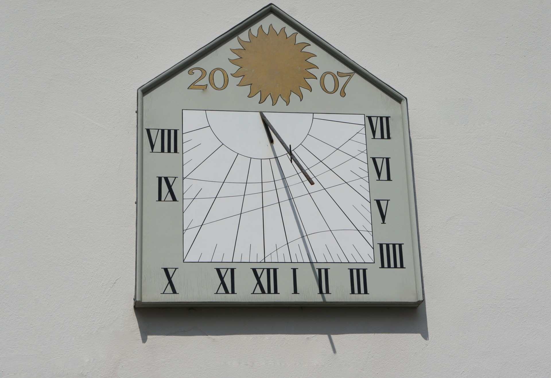 sun dial, text, 1080P, information, representation, holiday, built structure, communication, low angle view, no people, aldeburgh, capital letter, day, HD Wallpaper
