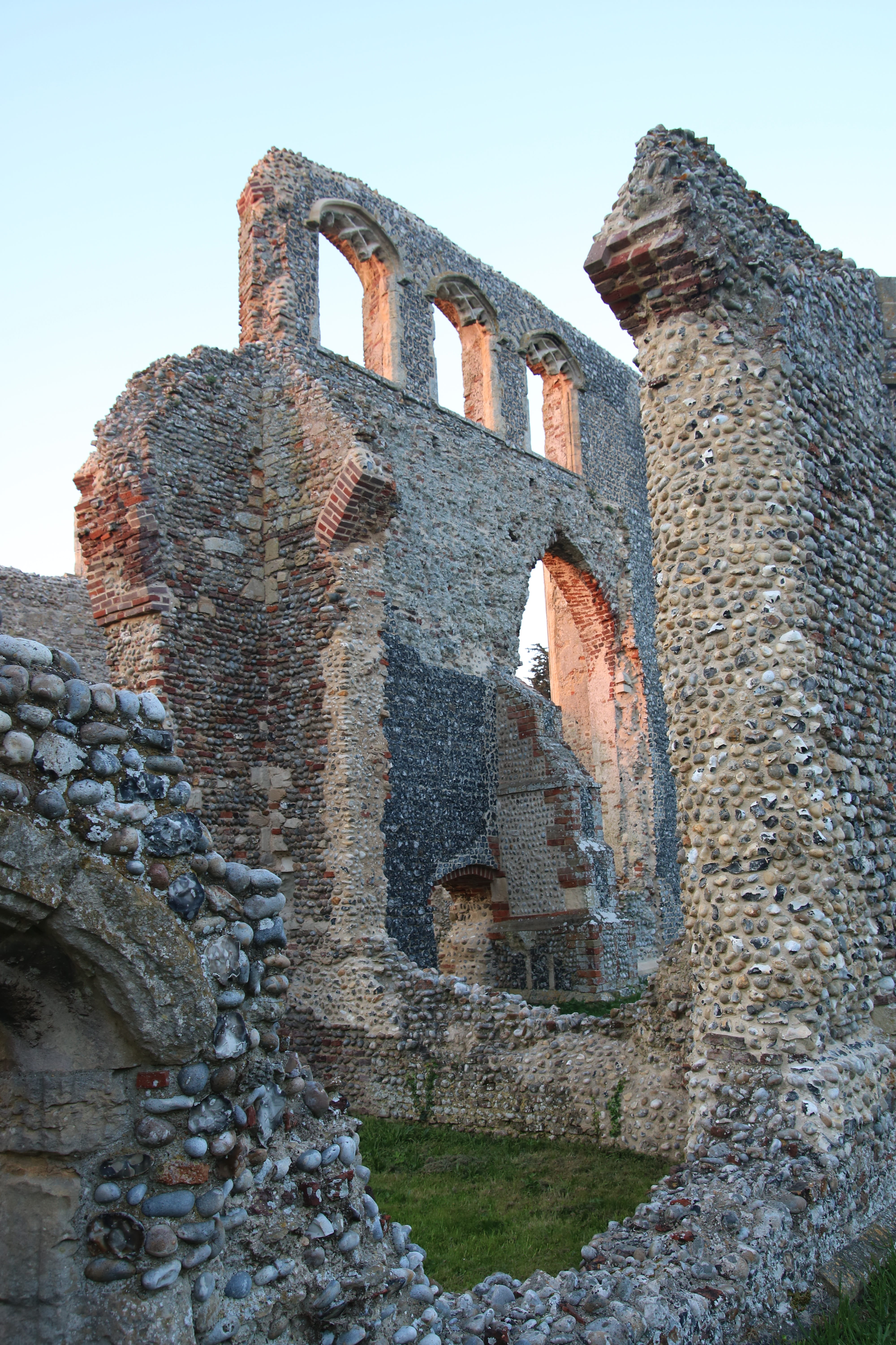 the past, building, medieval, damaged, nature, low angle view, church, old ruin, architecture, ancient civilization, ancient, ruin, abandoned, no people, Phone HD Wallpaper