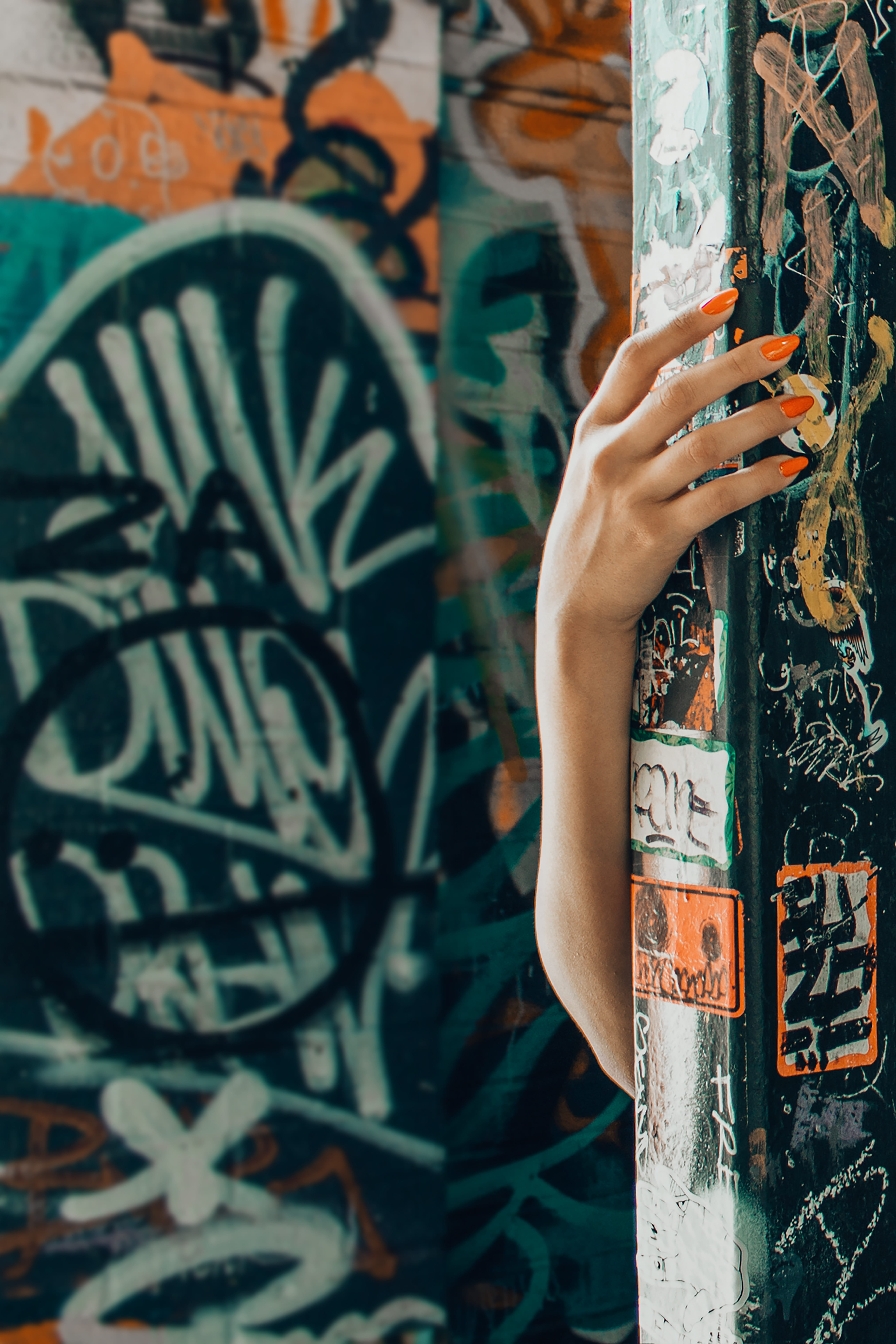 day, graffiti, body part, polish, built structure, leisure activity, paint, art, red, person, arm, architecture, female, nails, lifestyles, human body part, Phone HD Wallpaper