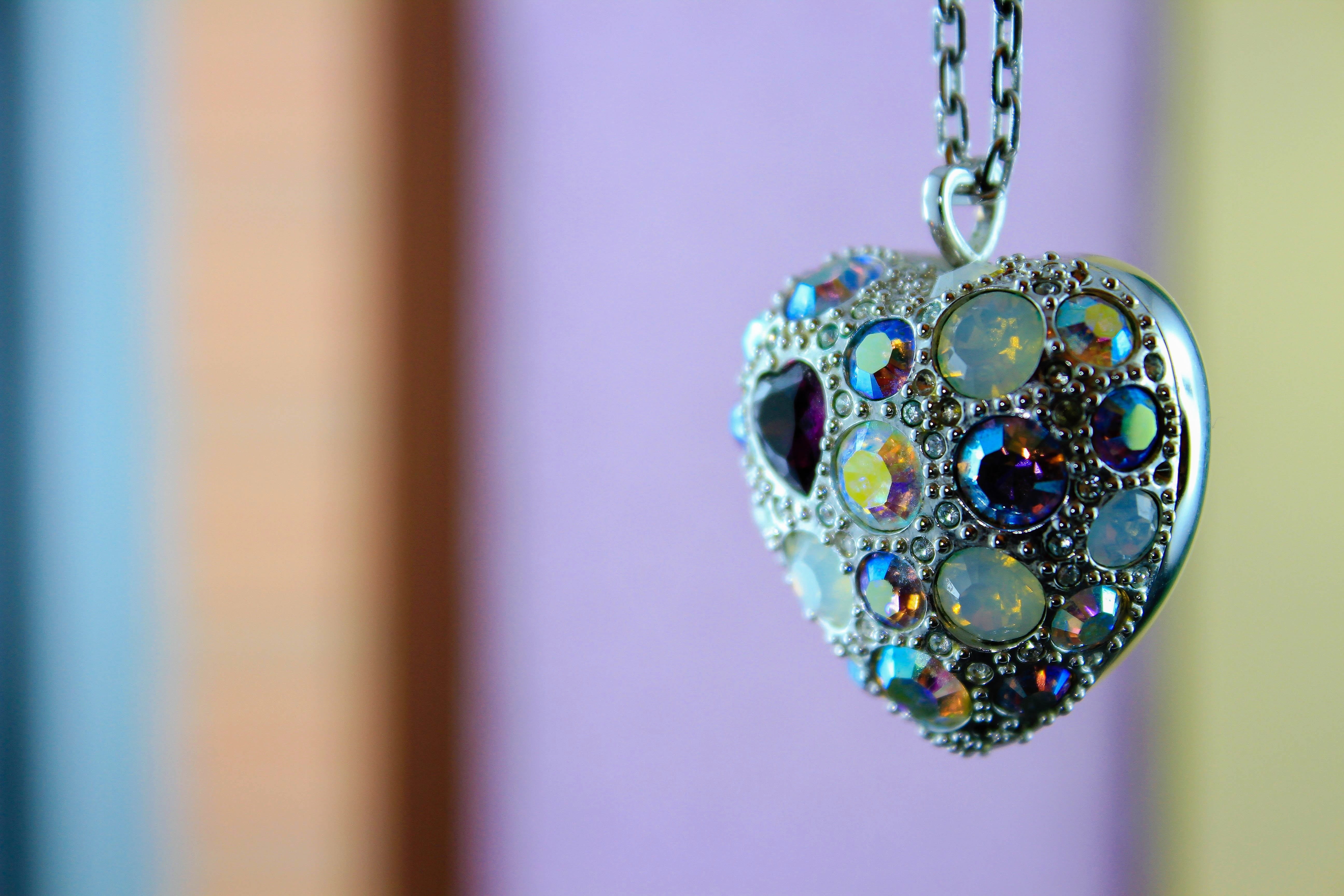 no people, personal accessory, expense, valentines day, gemstone, necklace, focus on foreground, fashion, gift, jewel, hanging, pendant, precious gem, encrusted, HD Wallpaper