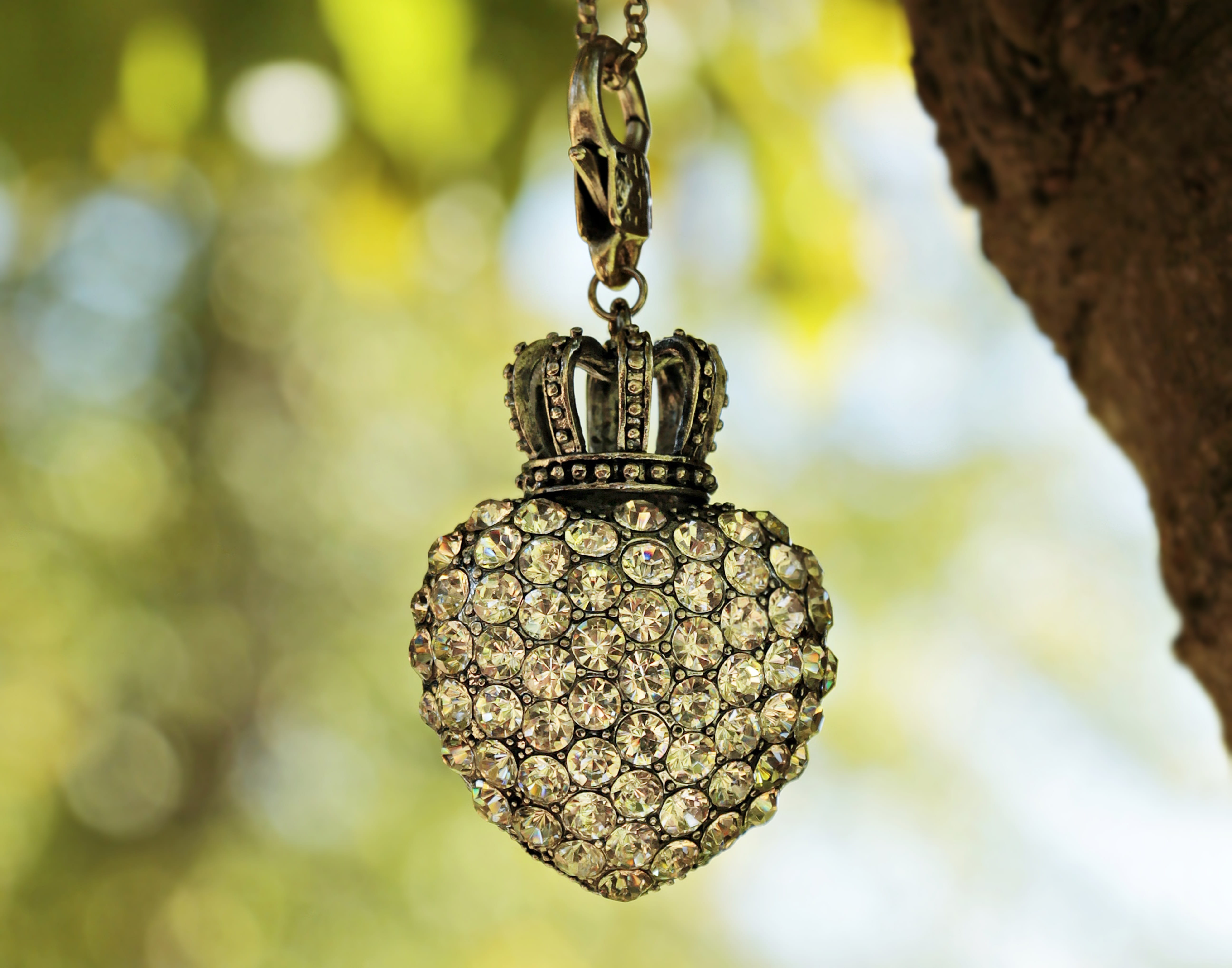 rhinestone heart with crown, photography, sweet, decoration, crystals, ornate, design, heart, rhinestones, beautiful, welcome, metal, outdoors, hotfix, HD Wallpaper