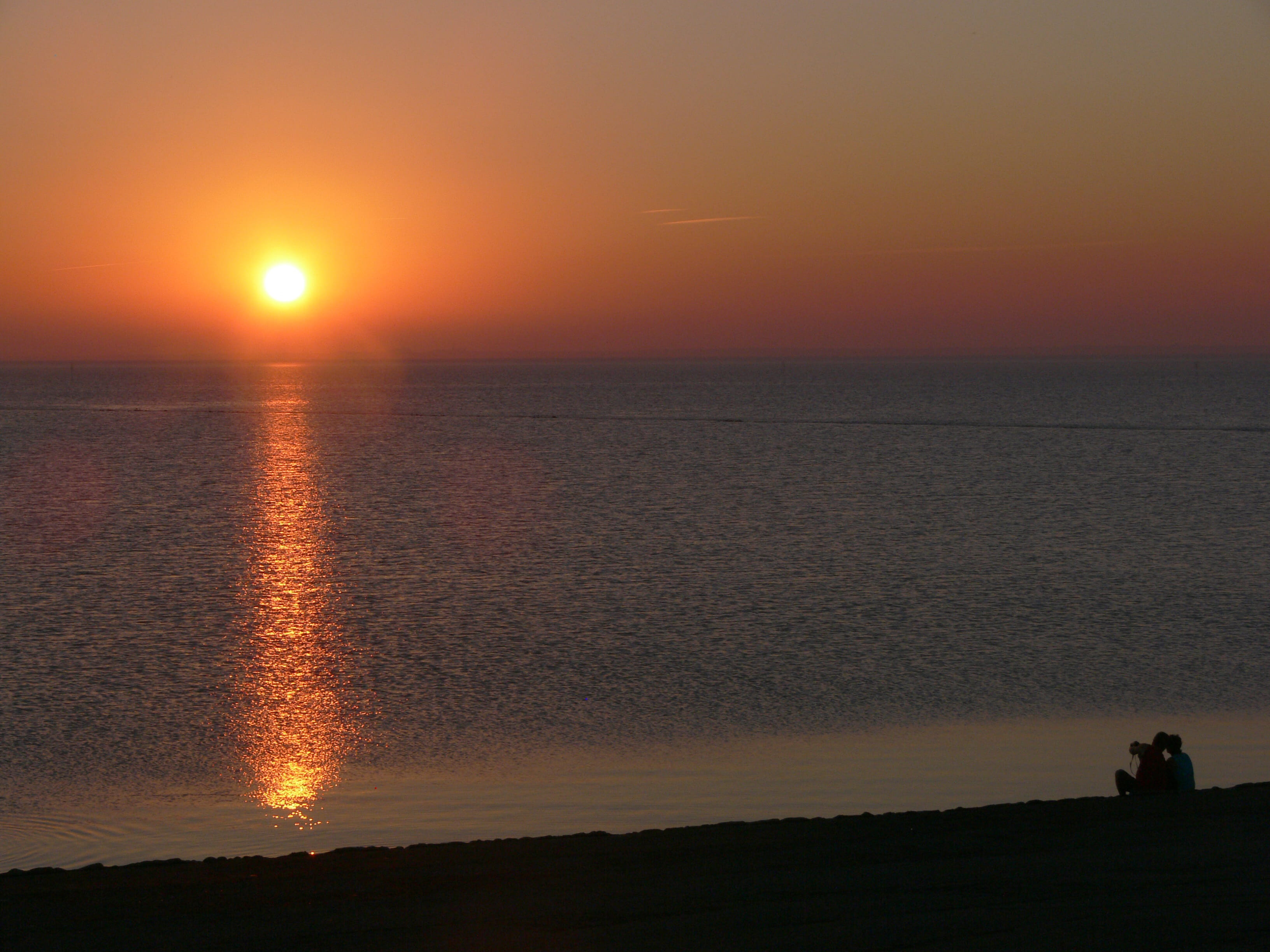horizon, himmelröte, people, water, north sea, evening sky, vitamin d3, beauty in nature, orange color, background, lake, vacations, love, beach, tranquility, HD Wallpaper