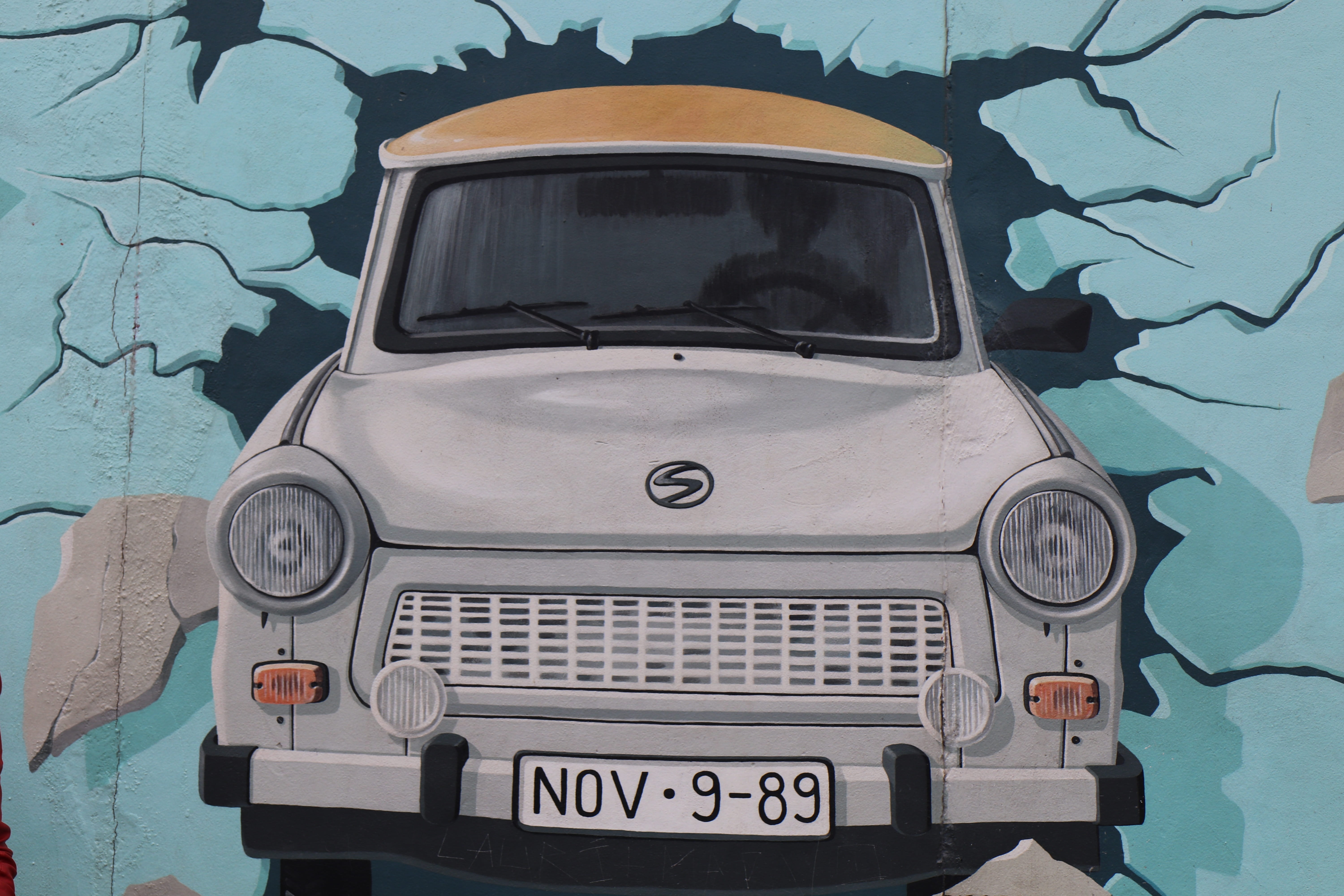 transportation, border, reunion, white color, wall art, retro styled, day, side, windshield, technology, east-side-gallery, tourist, drawing, graffity, HD Wallpaper