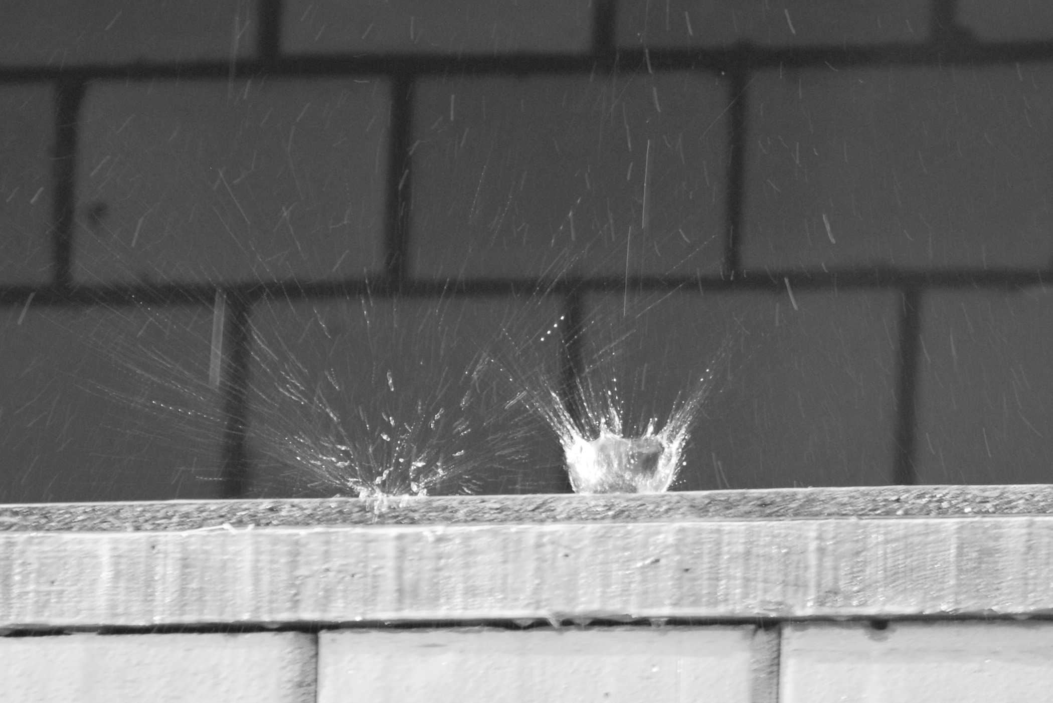 water, architecture, spetters, black white, motion, nature, wall - building feature, sunlight, building exterior, built structure, shadow, blurred motion, HD Wallpaper