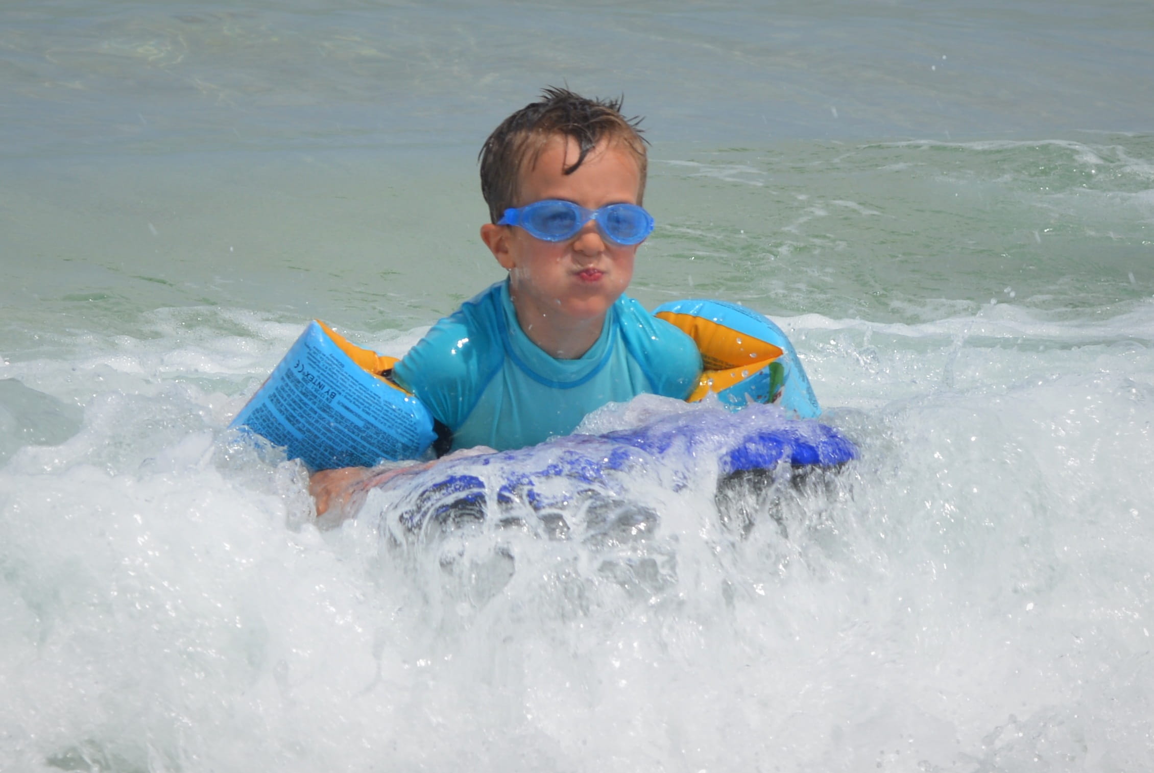 day, men, Surf, nature, boys, one person, 1080P, fun, males, motion, outdoors, safety, eyewear, innocence, Waves, sea, rubber rings, Child, leisure activity, HD Wallpaper
