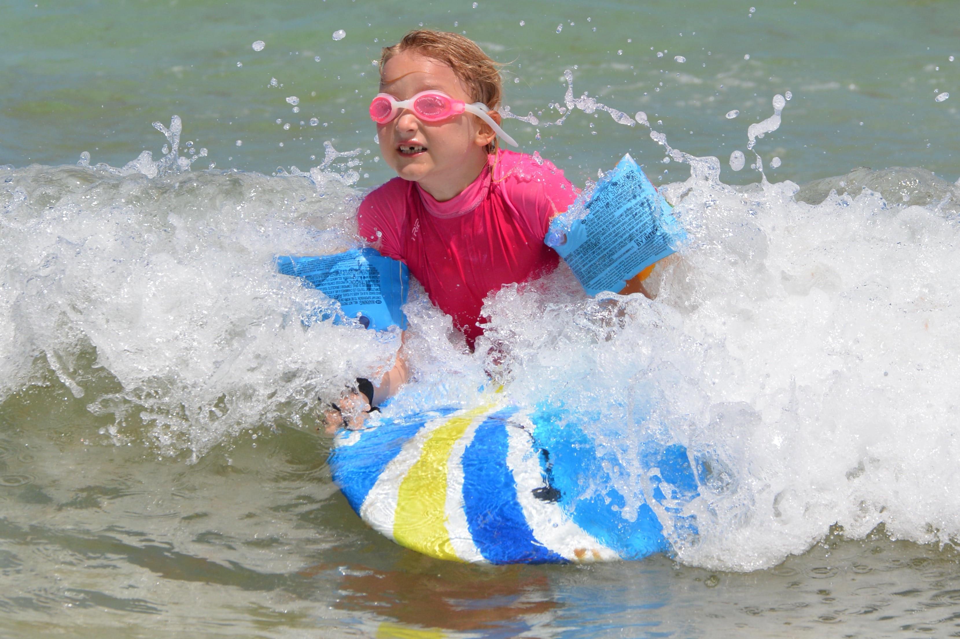 surf, outdoors, motion, inflatable, beach, emotion, waves, rubber rings, leisure activity, fun, sports, innocence, one person, mouth open, splashing, summer, HD Wallpaper
