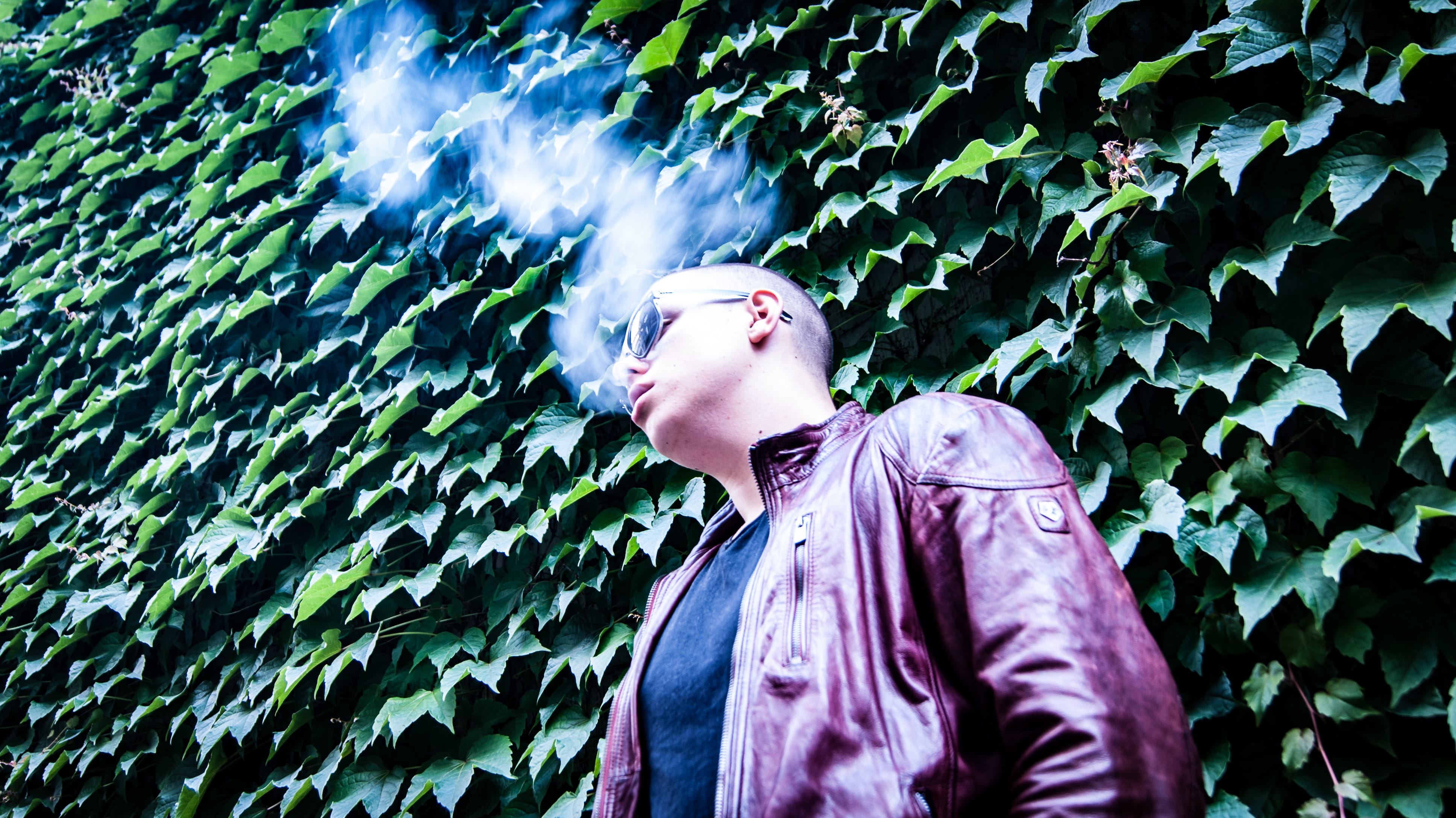 waist up, growth, 4K, rain, glasses, dark, outdoors, standing, ray ban, nature, looking, beautiful, beschte, three quarter length, model, day, smoke, rainy season, HD Wallpaper
