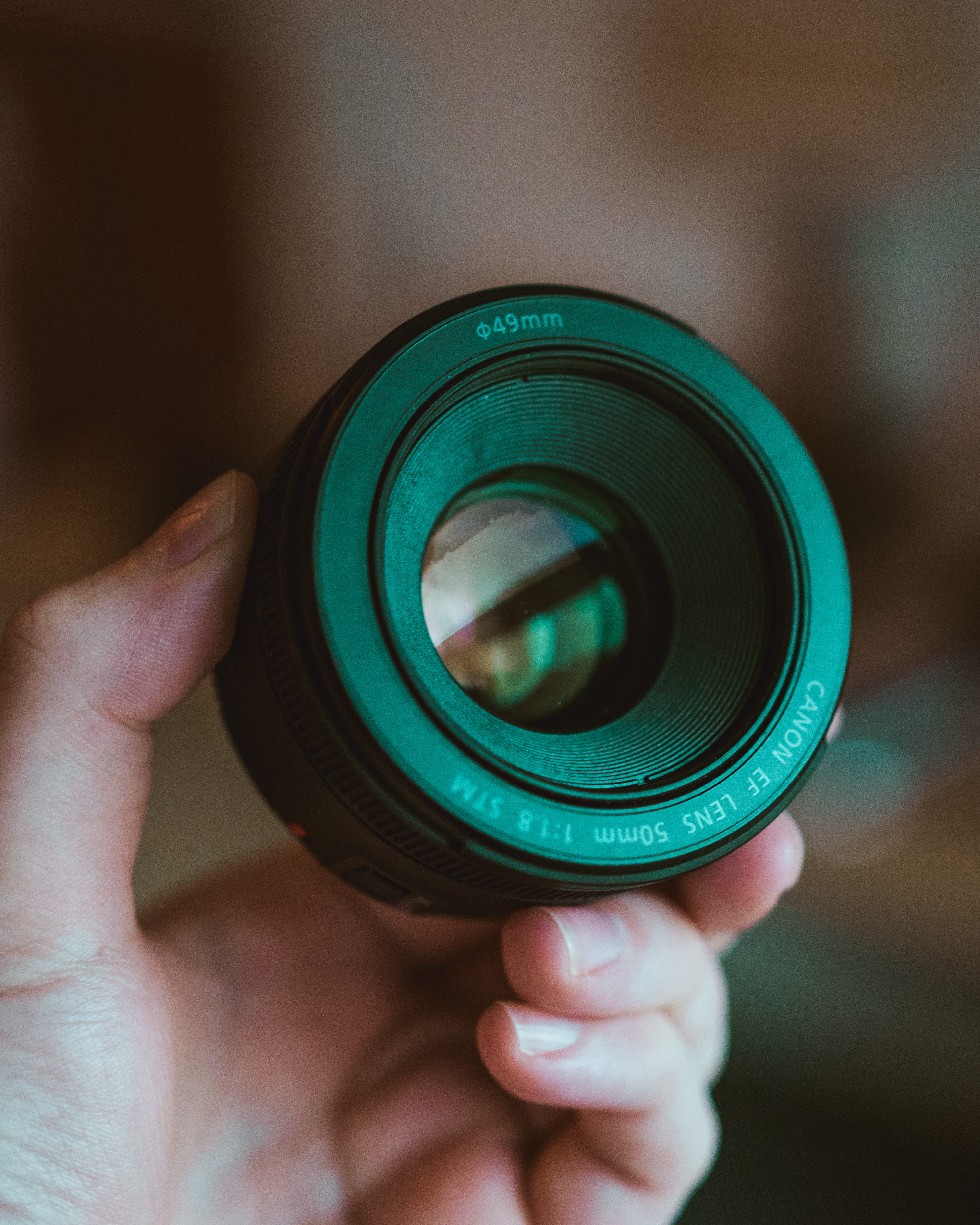 focus, digital camera, photographer, body part, camera, human body part, telephoto, photography themes, holding, lens - optical instrument, optics, leisure activity, Phone HD Wallpaper