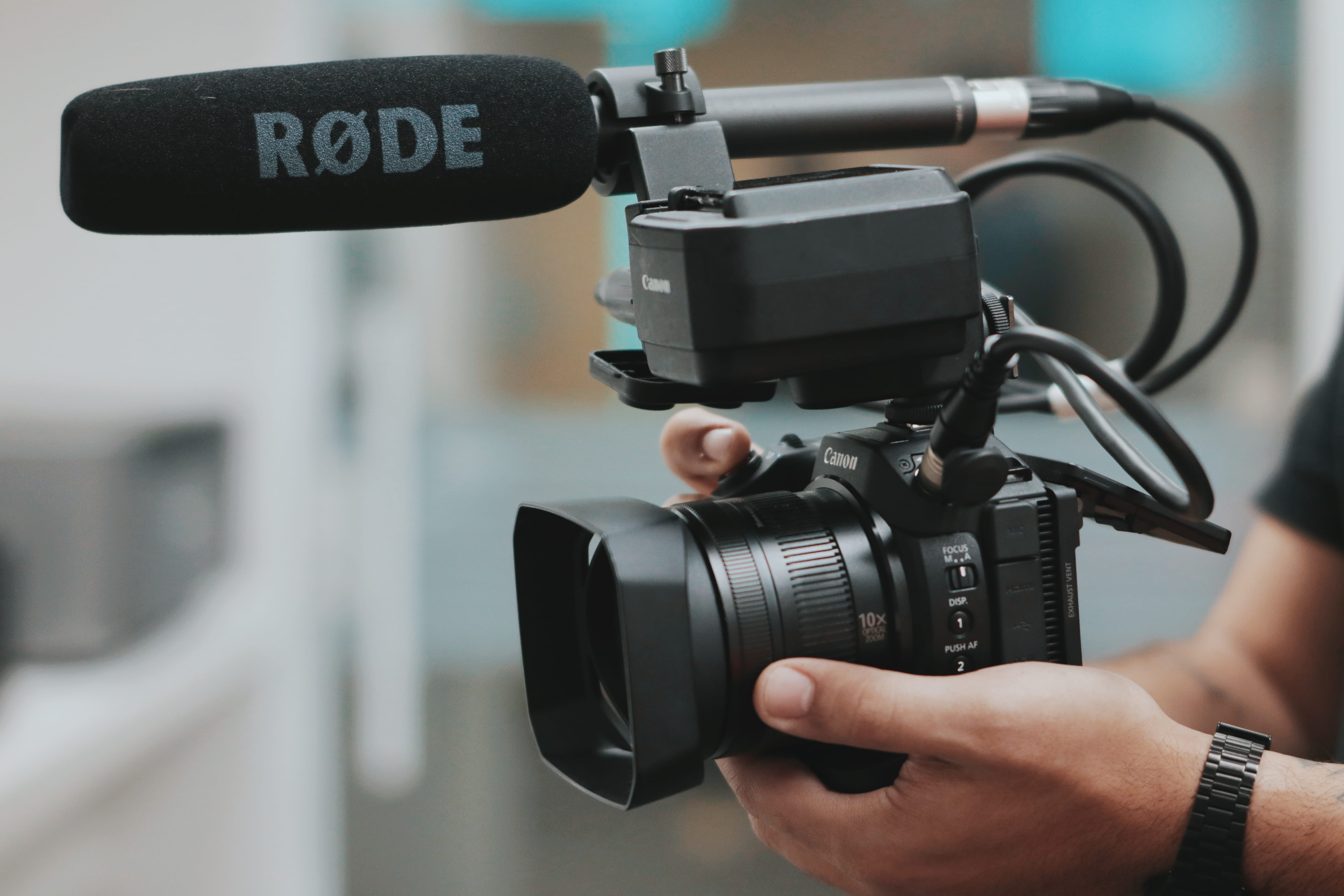 focus, person, real people, camera lens, western script, mic, recording, digital camera, black, finger, production, technology, optometry, zoom, holding, HD Wallpaper