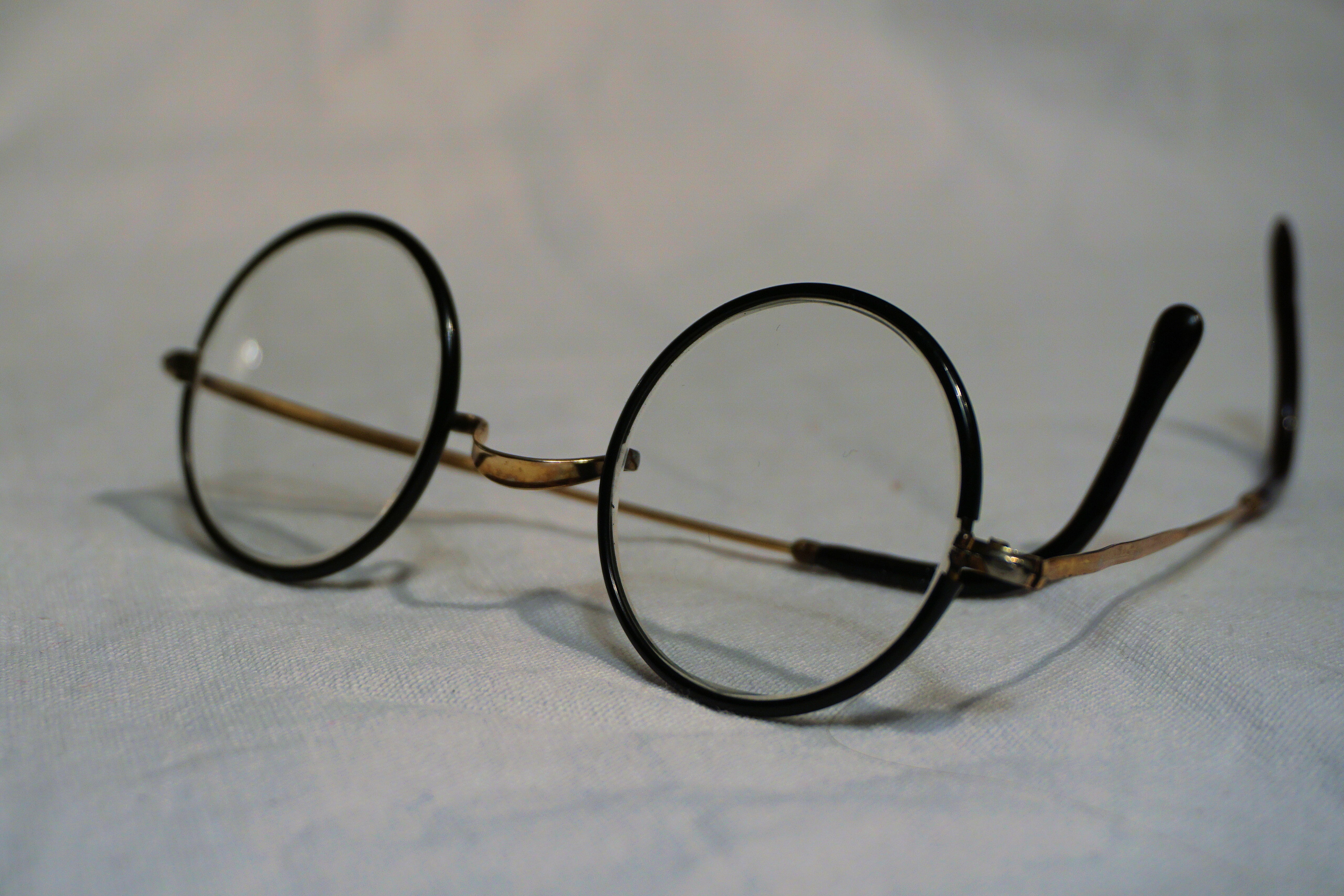 about, lenses, old, round vollrandbrille, high angle view, table, studio shot, close-up, antique, black color, no people, single object, still life, eyewear, HD Wallpaper