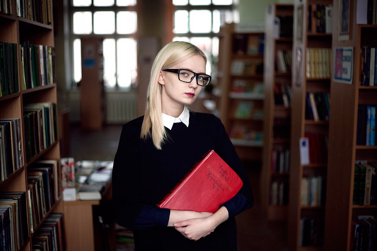 studying, blond hair, library, blonde, glasses, beautiful woman, portrait, intelligence, front view, books, hair, shelf, reading, women, book, learning, HD Wallpaper