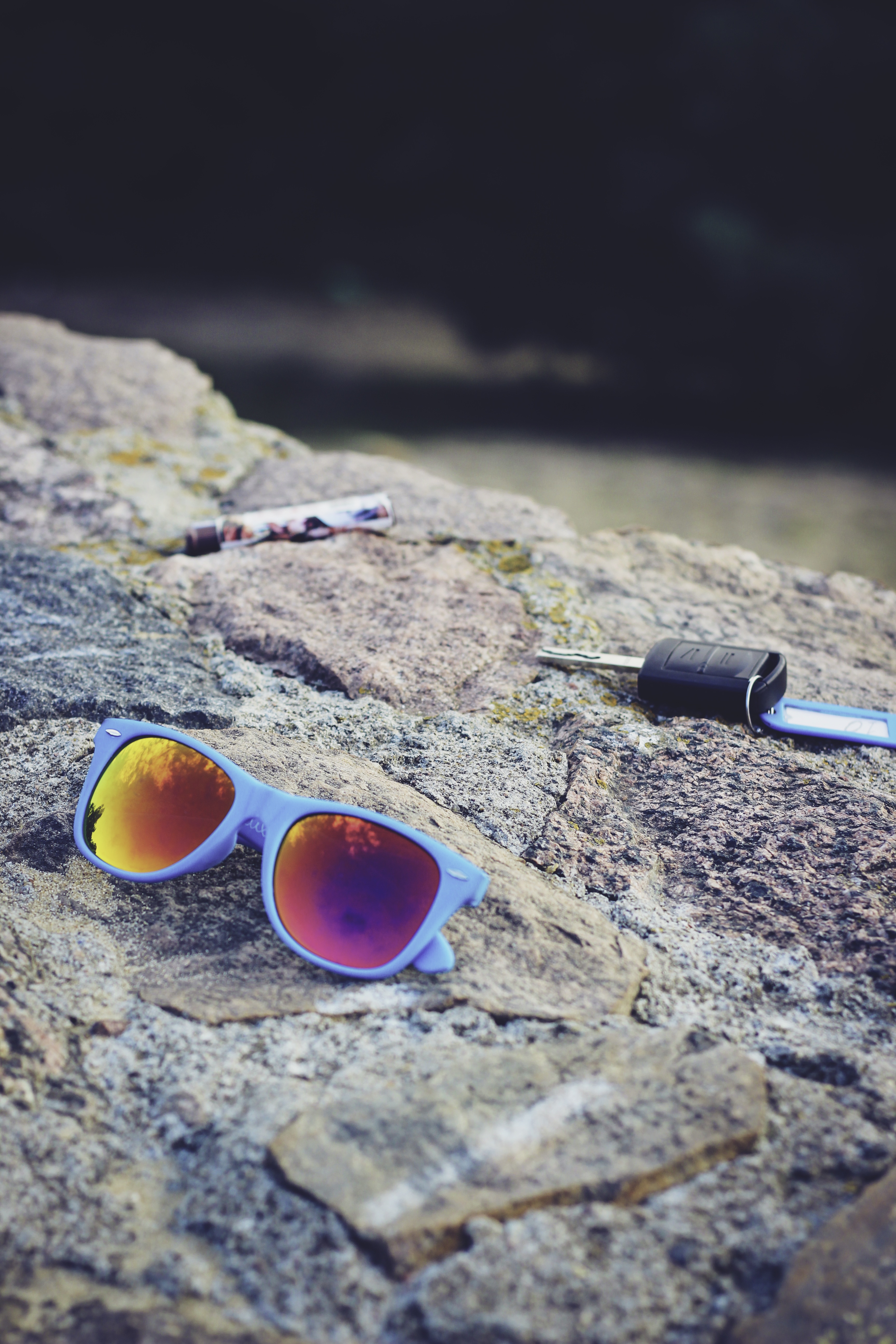 no people, wayfarer, wood - material, 5K, close-up, gray, brush, field, container, land, still life, framed, table, focus on foreground, keys, car, paint, Phone HD Wallpaper