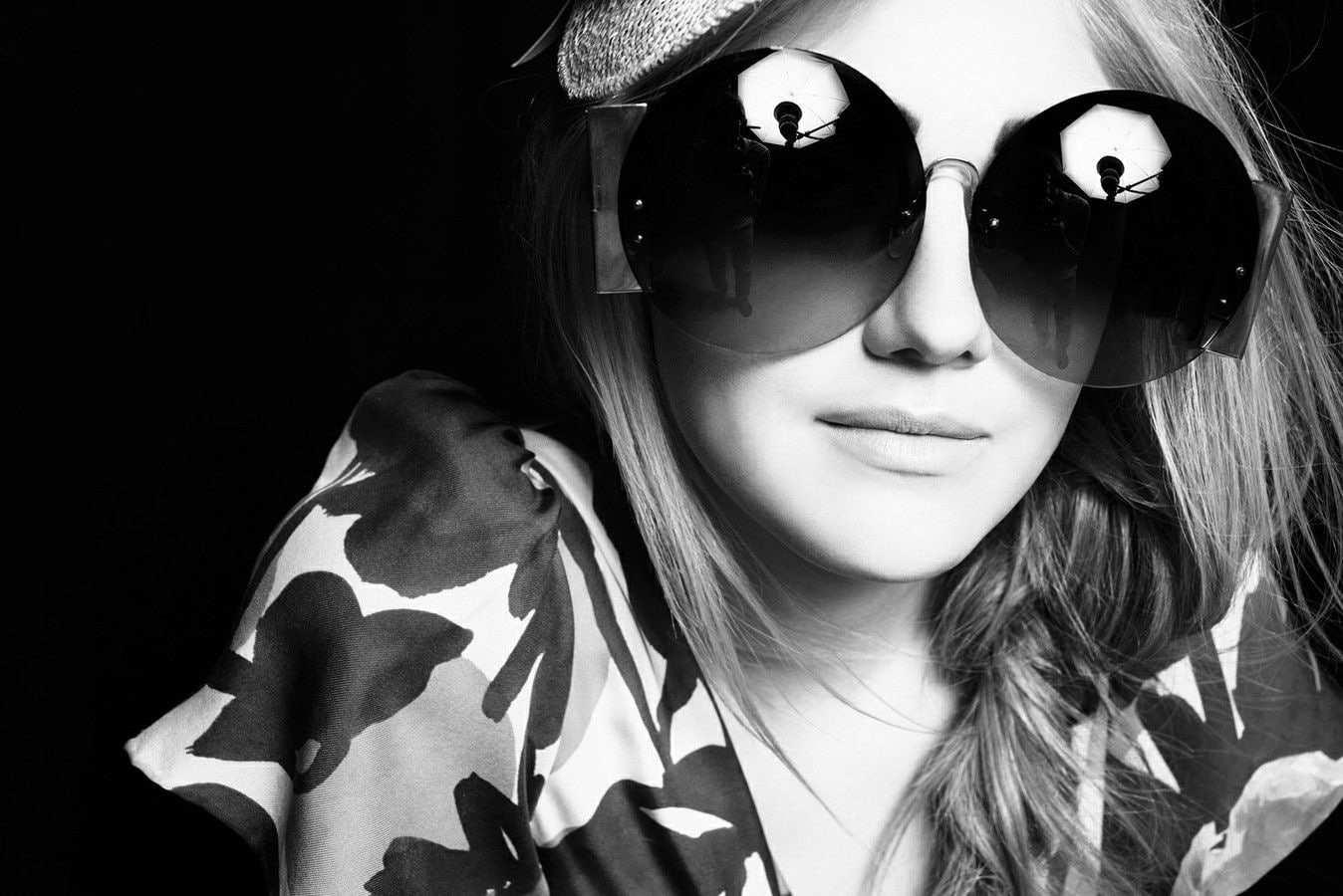 headshot, 720P, monochrome, real people, reflection, hairstyle, females, sunglasses, face, indoors, blonde, close-up, front view, looking at camera, beautiful woman, HD Wallpaper