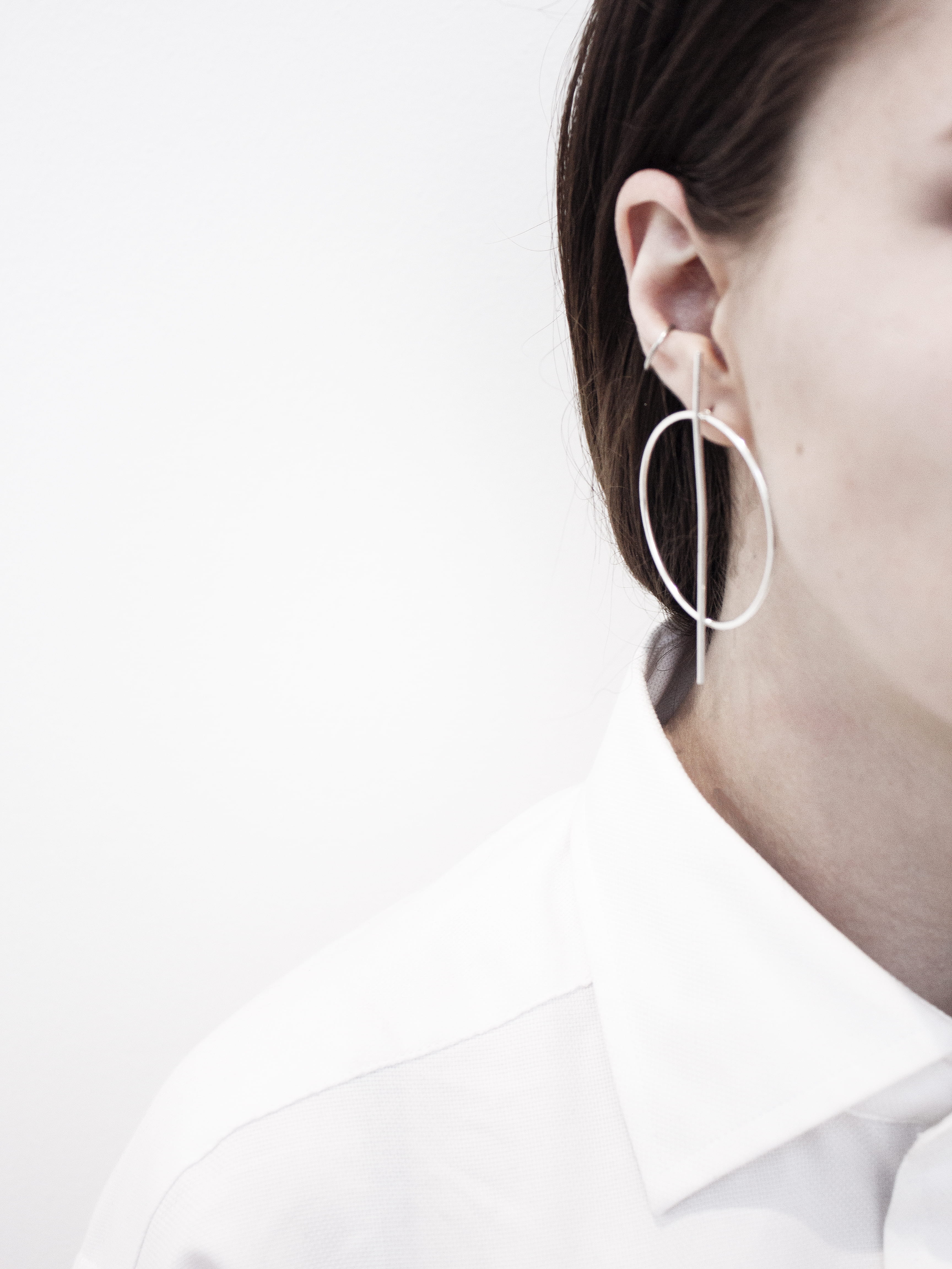minimal, women, jewelry, jewellery, piercing, one person, statement, shirt, beautiful woman, girl, communication, ring, studio shot, portrait, accessoire, Phone HD Wallpaper