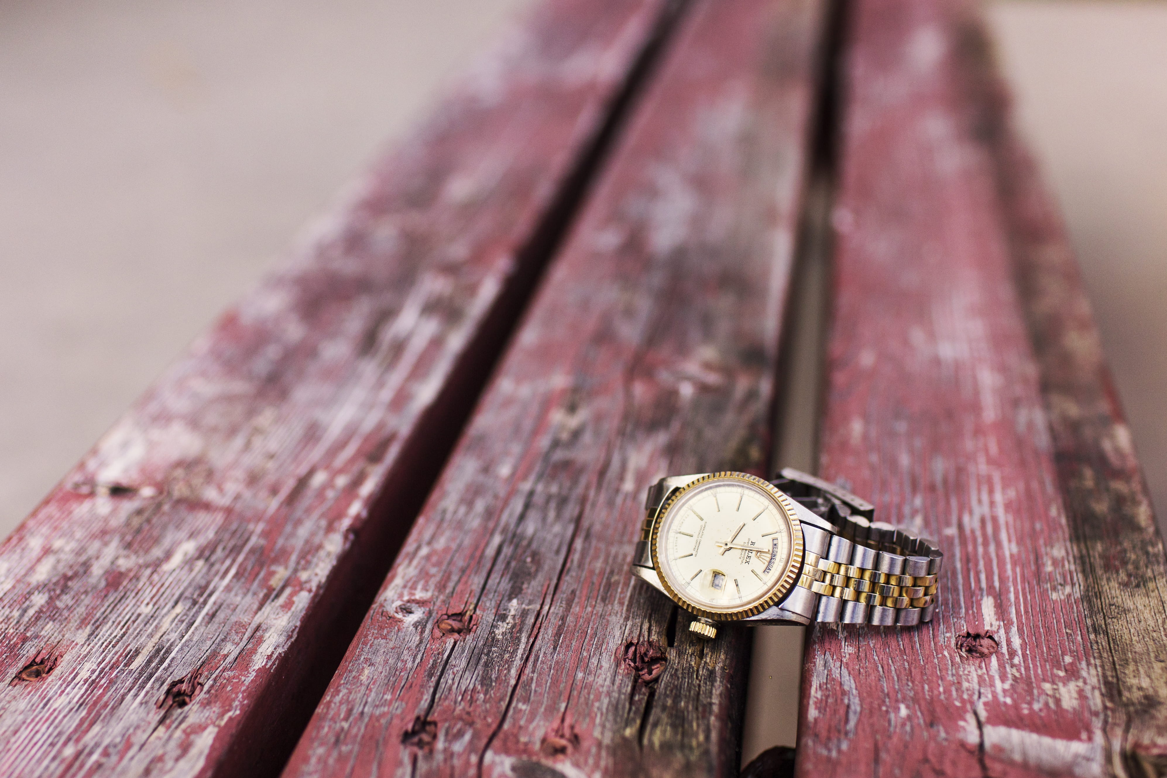 4K, number, wood - material, gold, clock face, analog, antique, table, watch, no people, focus on foreground, instrument of time, wristwatch, round, old, HD Wallpaper