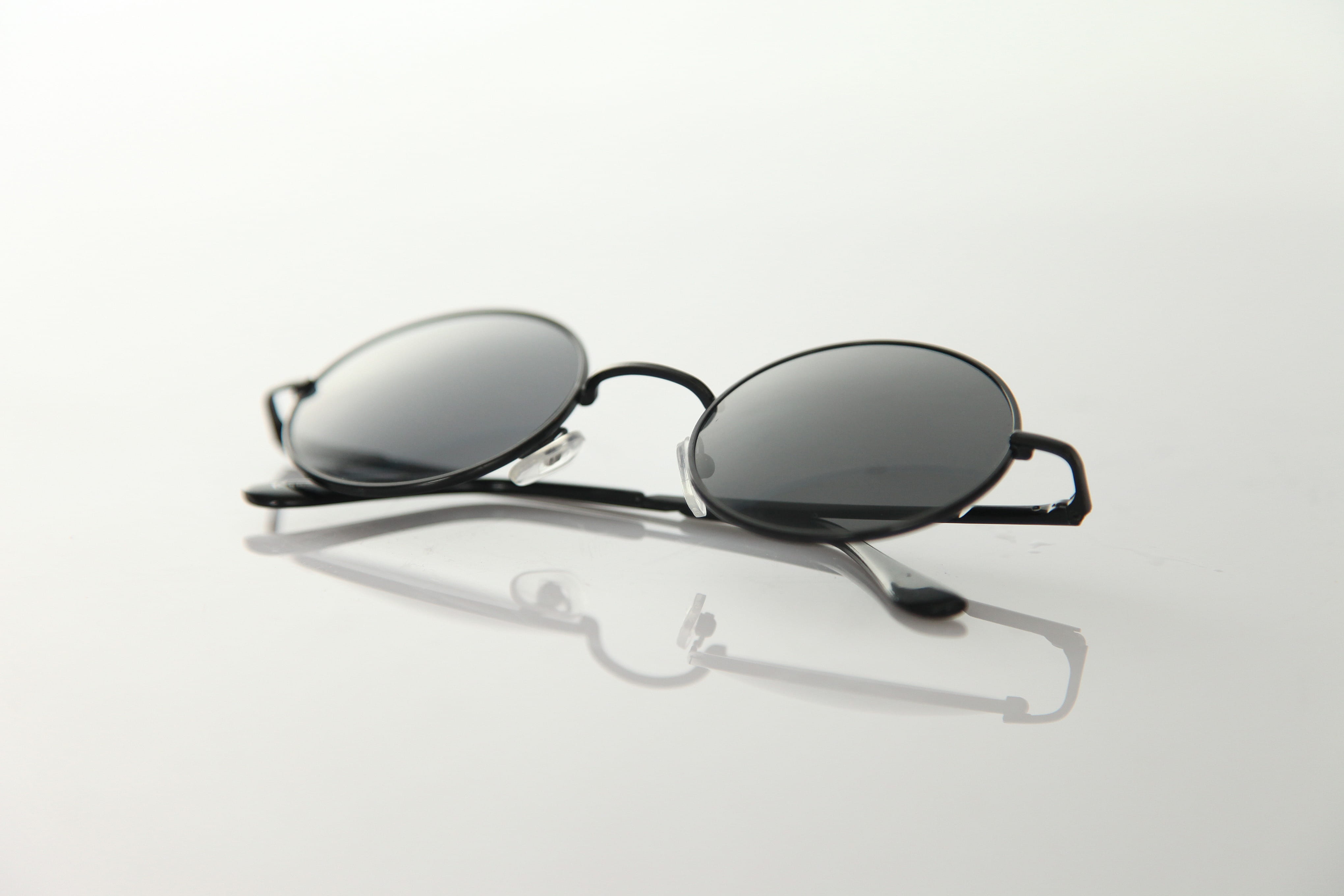 Sunglasses, eyeglasses, reflection, healthcare and medicine, eyewear, group of objects, single Object, 4K, close-up, gray, eyesight, personal Accessory, HD Wallpaper
