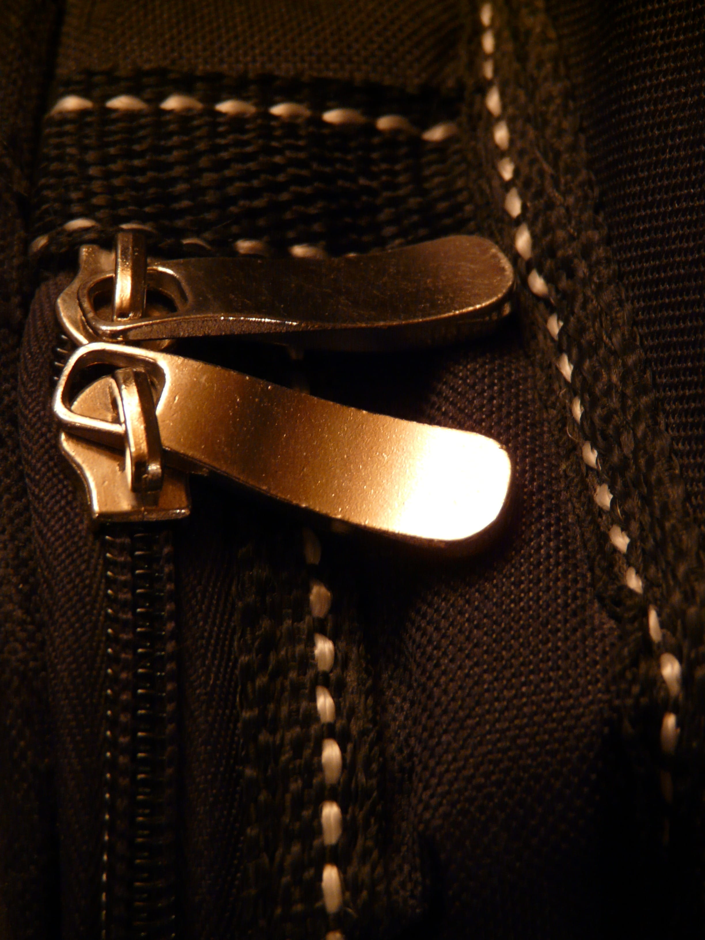 full frame, fastening, pattern, leather, no people, macro, chain, make to, zipp, elegance, bag, still life, personal Accessory, strap, clothing, Zip, purse, Phone HD Wallpaper