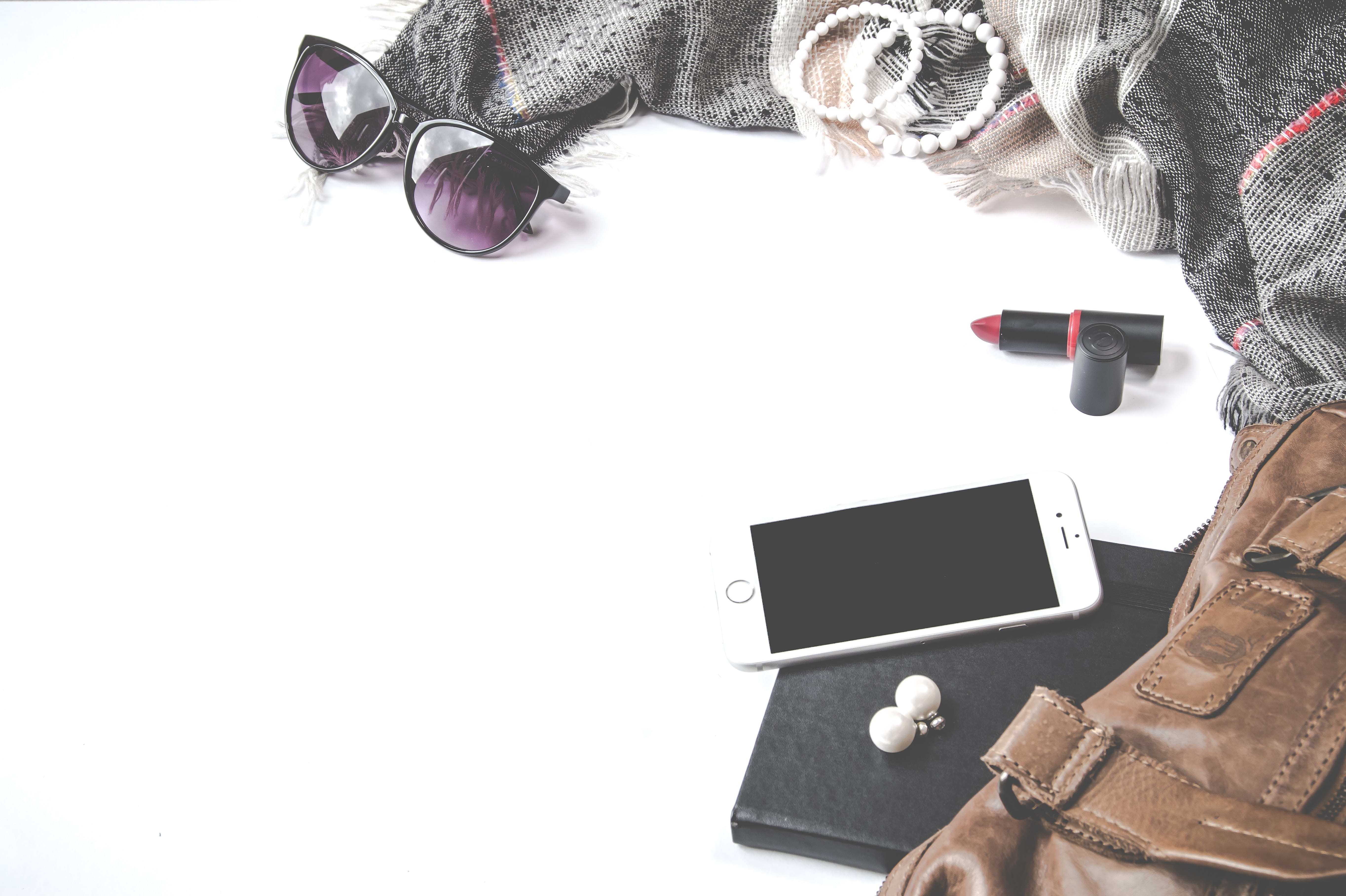 animal themes, connection, technology, handbag, domestic animals, pets, notepad, glasses, communication, one animal, bracelet, pen, mobile phone, female, HD Wallpaper