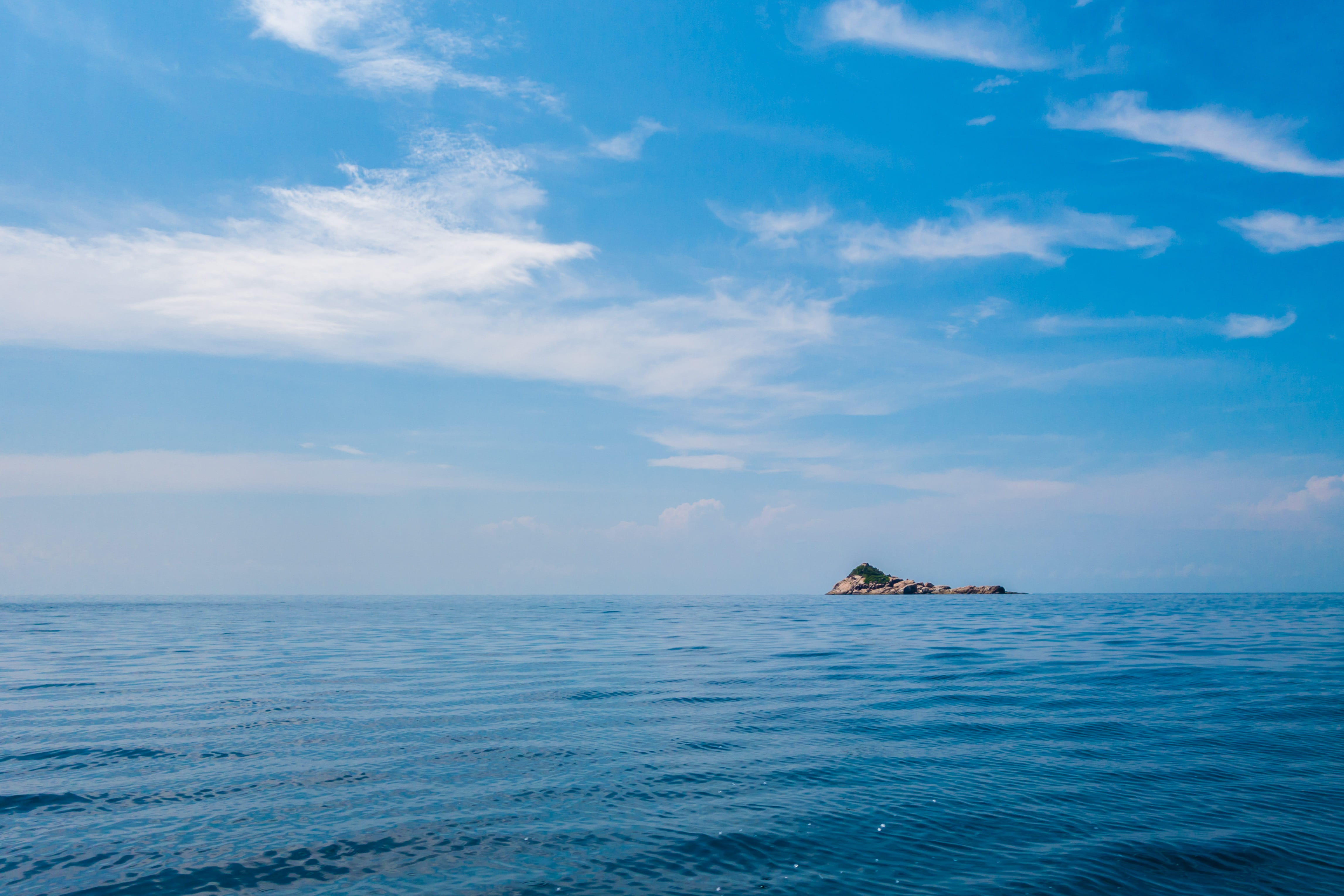 ocean, water, tranquility, beauty in nature, idyllic, summer, sea, endless, schönwetter, cloud - sky, non-urban scene, 4K, day, waterfront, no people, HD Wallpaper
