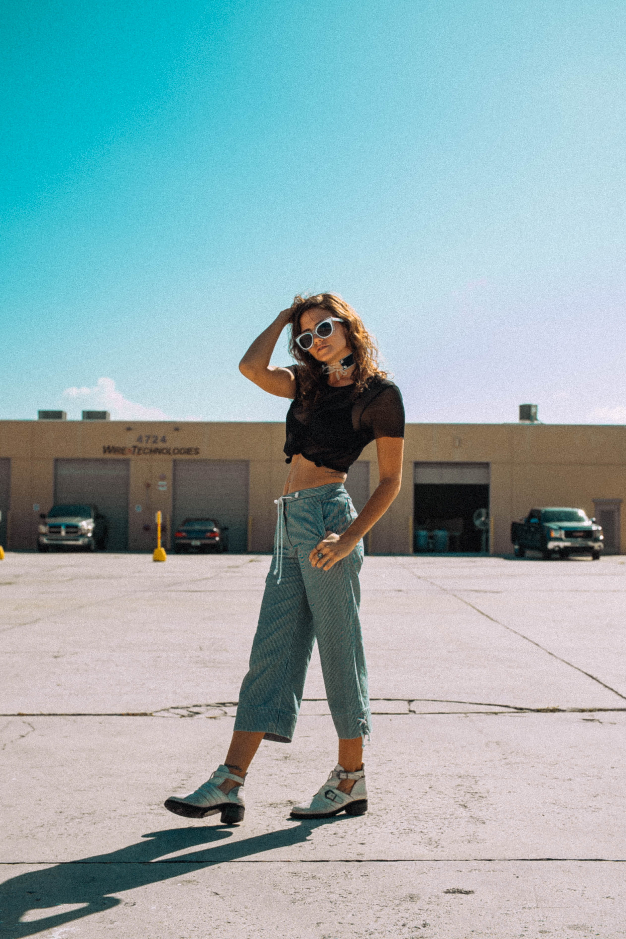 day, 2K, clear sky, one person, young women, sky, beautiful woman, real people, built structure, sunlight, lifestyles, arms raised, women, full length, Phone HD Wallpaper