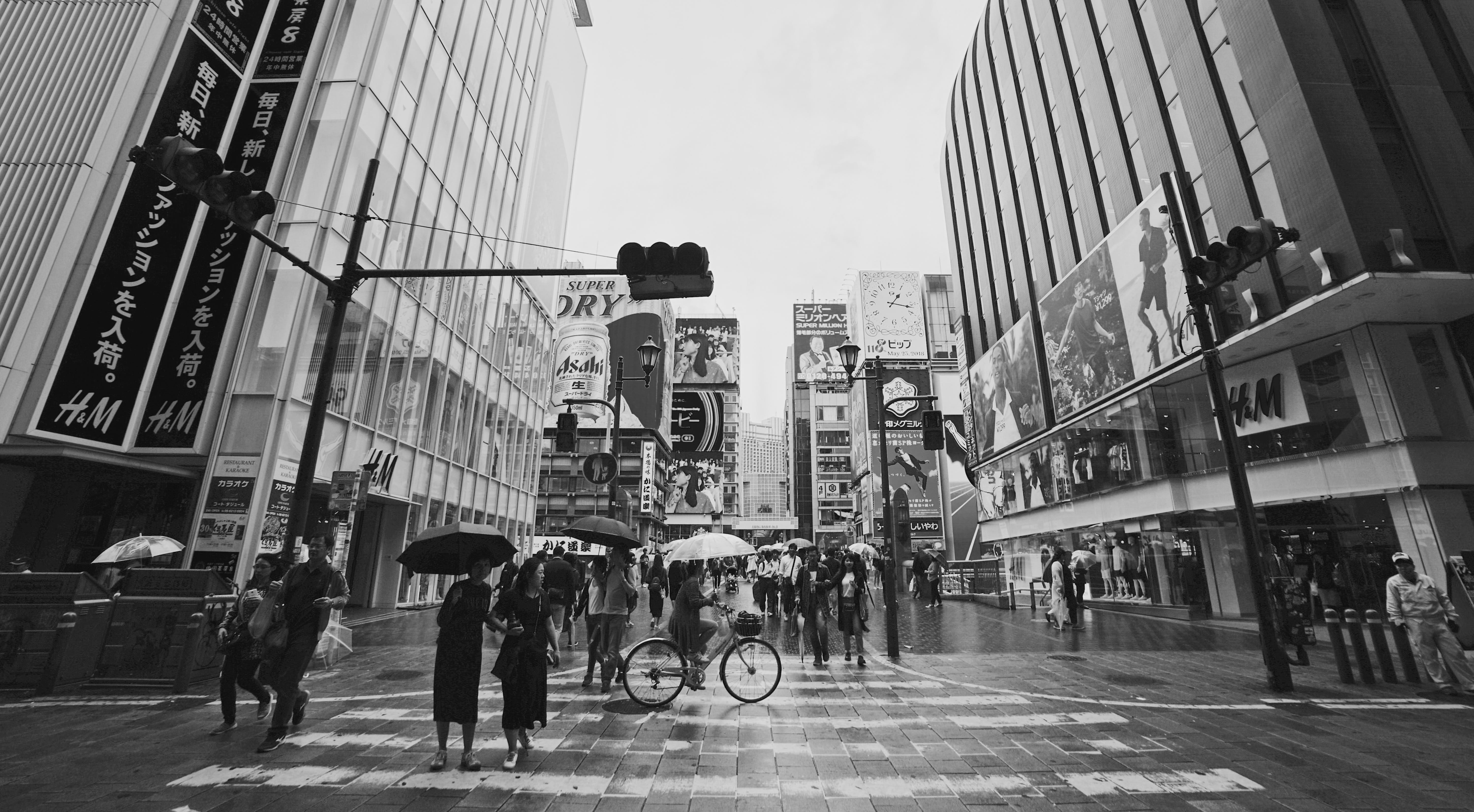 street, 5K, roads, bicycle, city street, bike, day, skyscraper, wheel, pedestrian, metropolis, grayscale, architecture, lifestyles, town, city, vehicle, HD Wallpaper