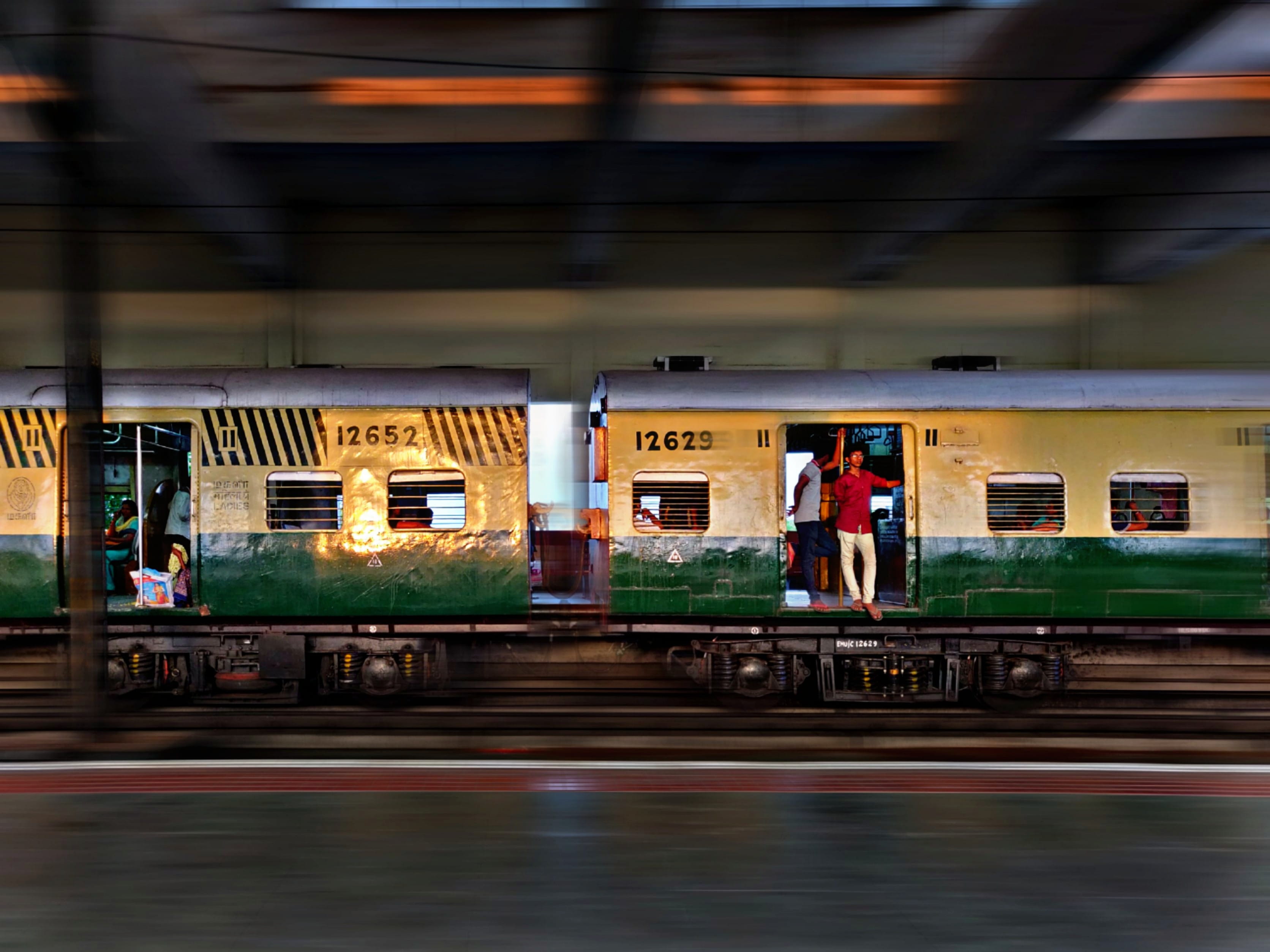 blurred motion, man, commuters, transportation system, transportation, locomotive, wearing, door, public, travel, vintage, train, land vehicle, evening, HD Wallpaper
