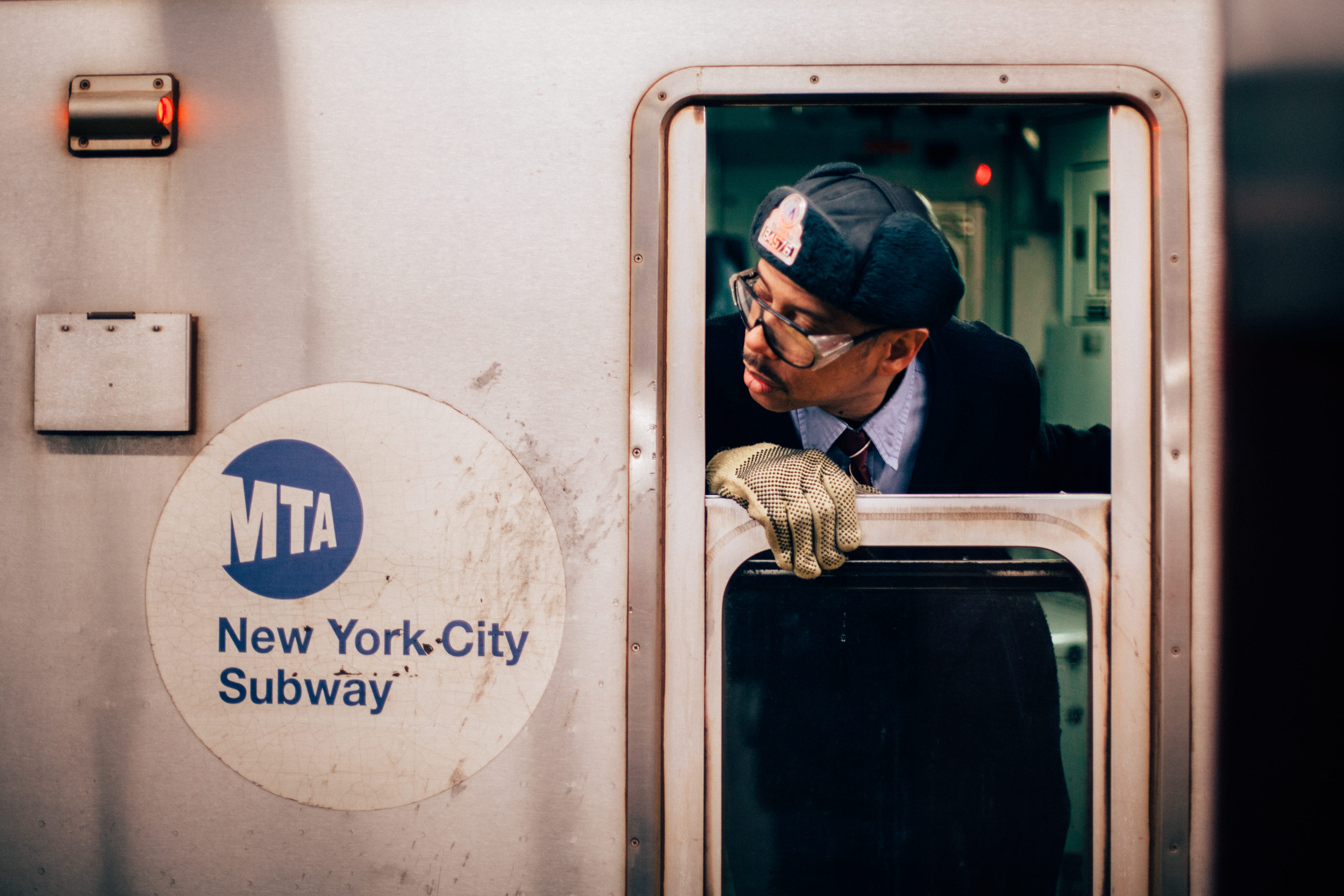 text, mtum, sign, adult, looking, occupation, males, underground, 5K, day, work, new, city, peeking, transportation, door, technology, carriage, train, HD Wallpaper