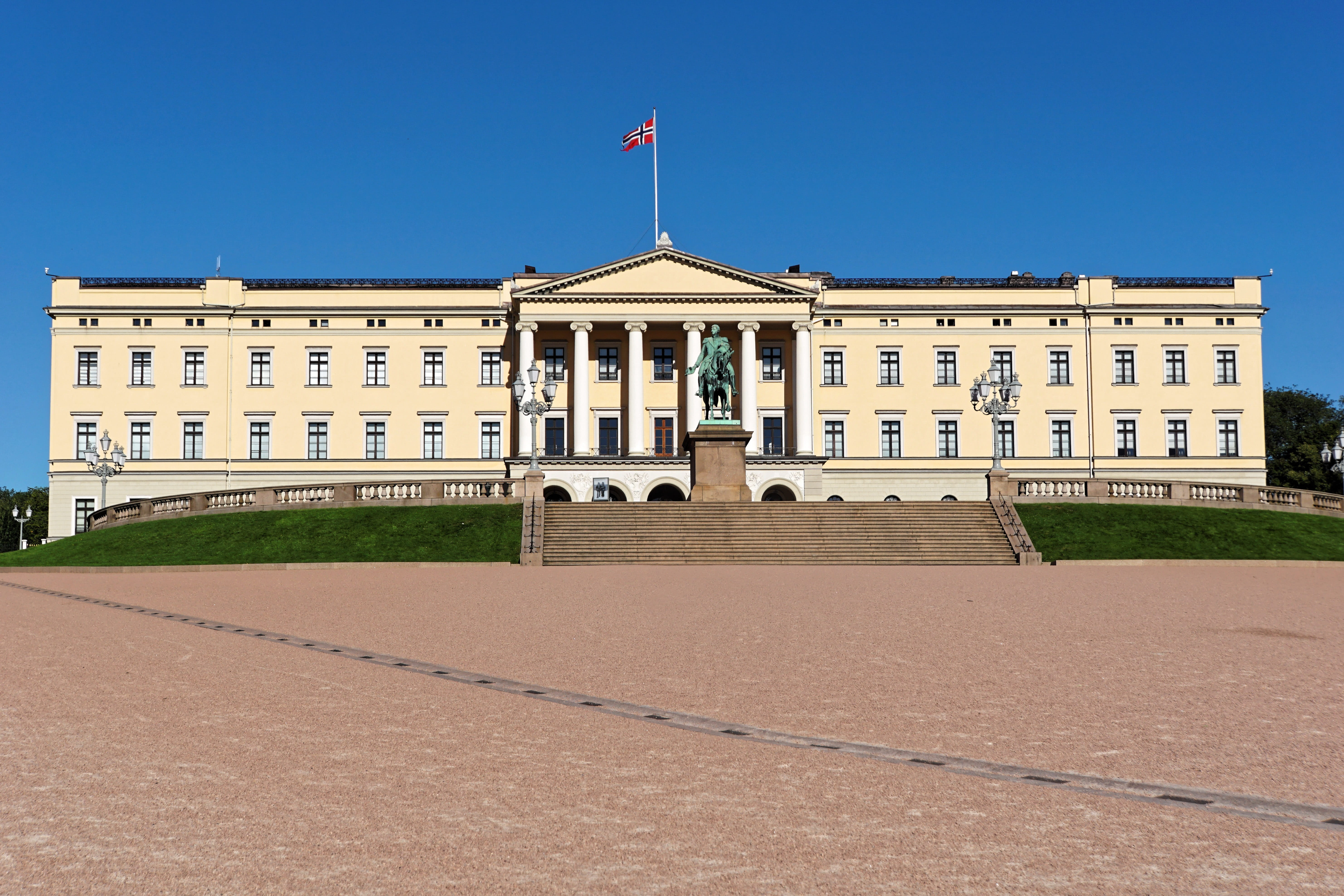 travel, the past, castle park, architecture And Buildings, day, clear sky, no people, castle, Royal Castle, flag, patriotism, building Exterior, scandinavia, HD Wallpaper