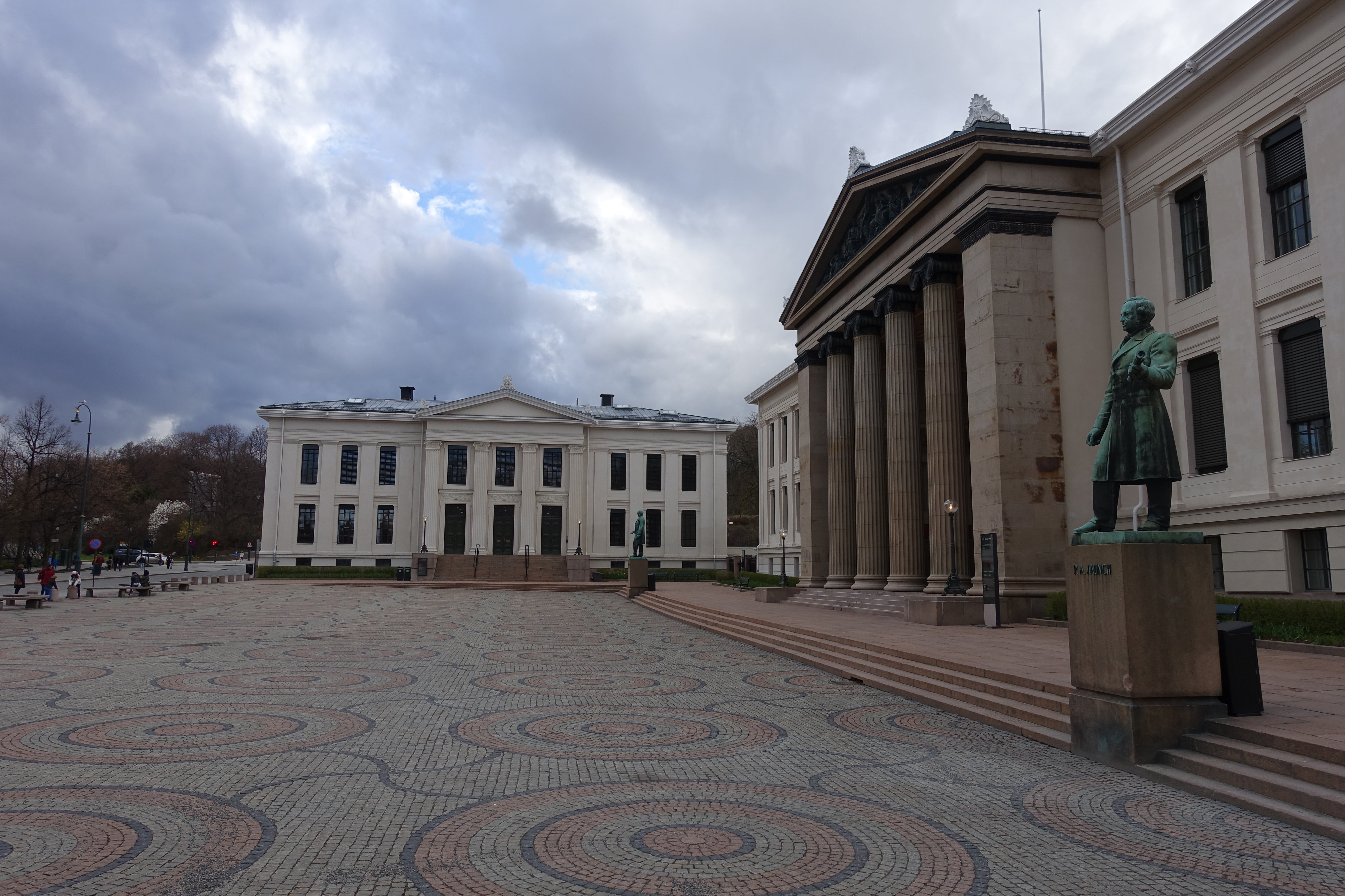 day, 5K, university, capital, sculpture, statue, male likeness, university of oslo, architectural column, human representation, built structure, building exterior, HD Wallpaper