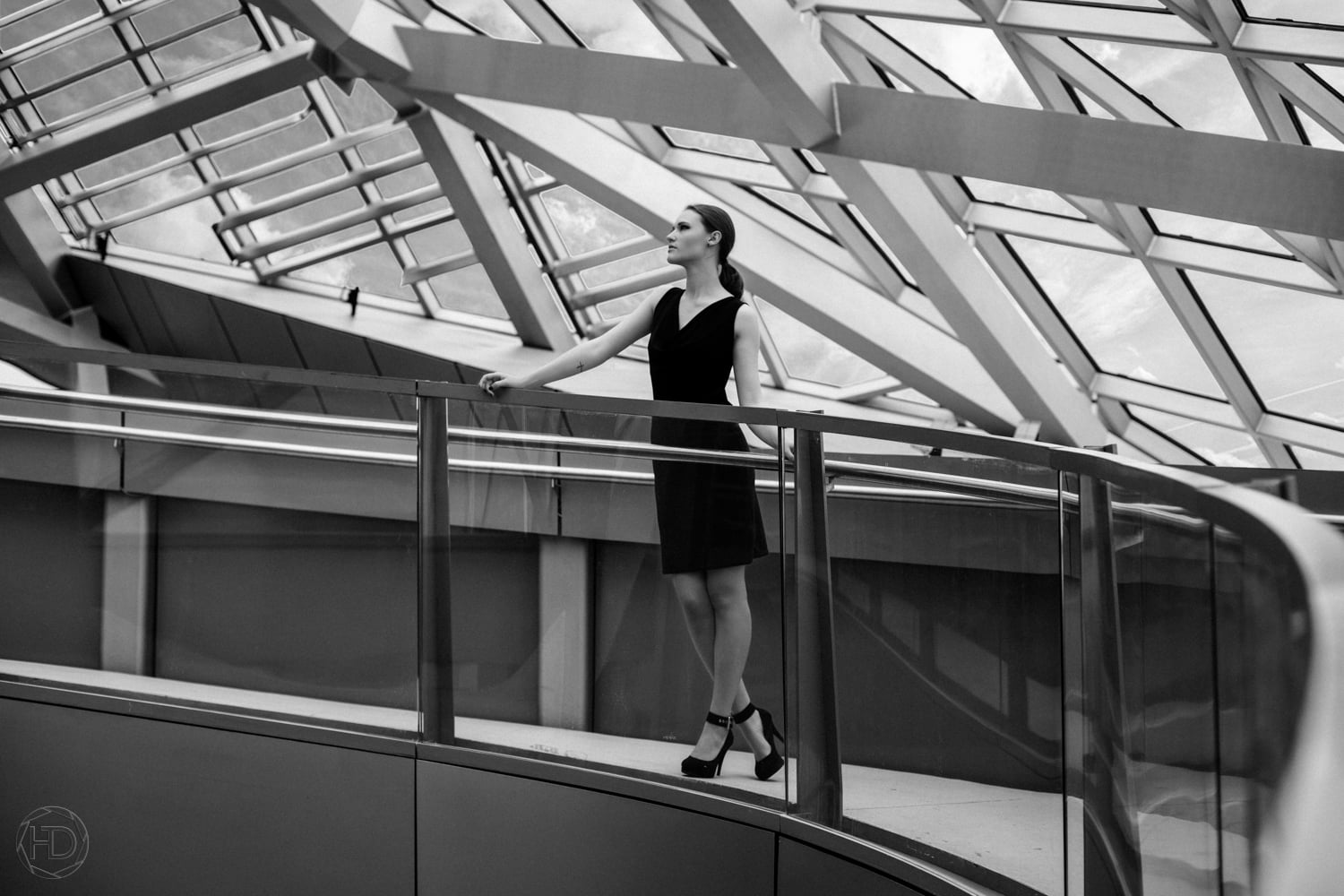 modern, adult, rear view, ceiling, building exterior, moving walkway, day, one person, outdoors, lifestyles, reflection, architecture, monochrome, transparent, HD Wallpaper