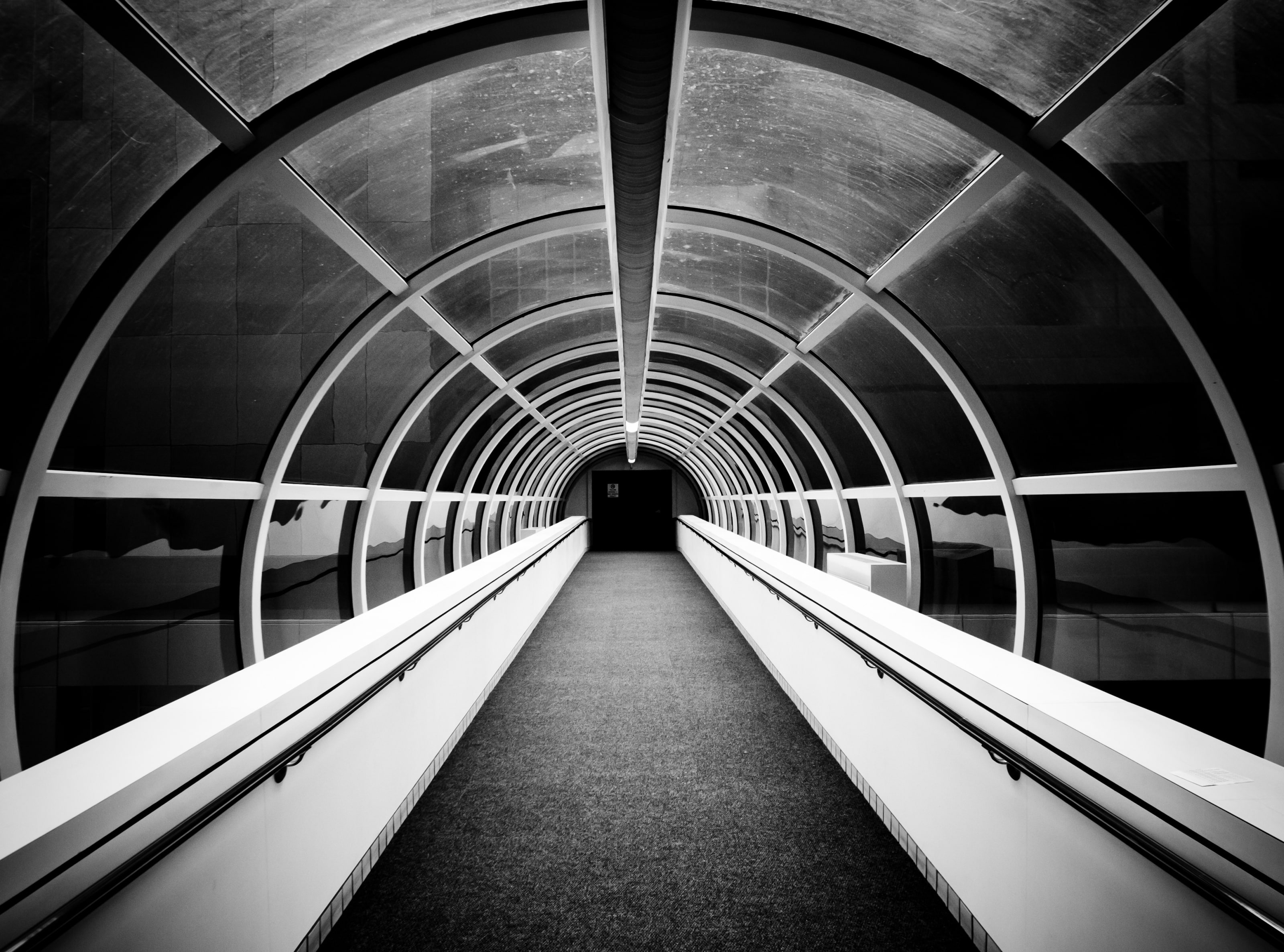 Black and White, direction, ceiling, diminishing perspective, tunnel, convenience, Saint Louis, breath, united states, moving walkway, railing, no people, HD Wallpaper