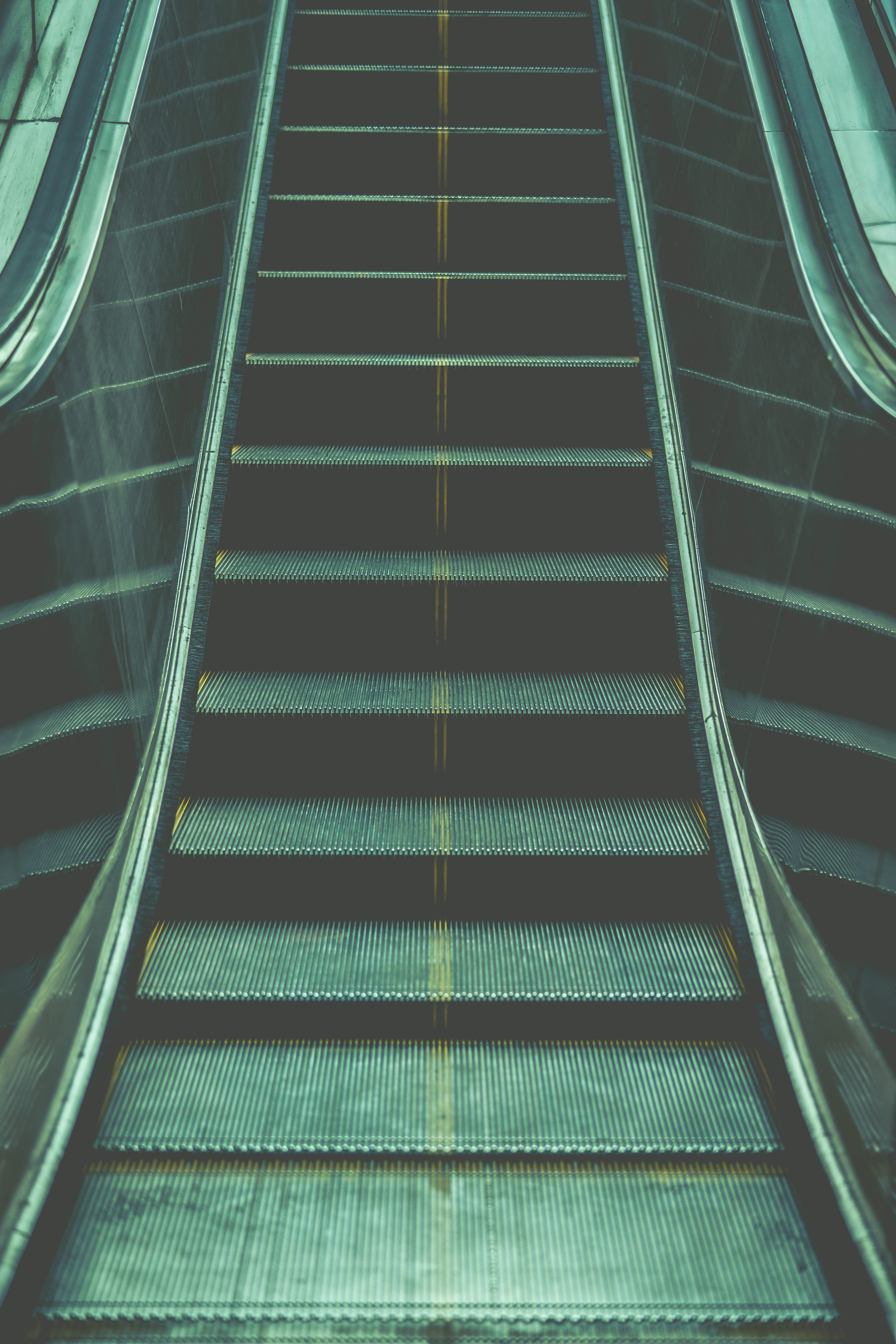 escalator, railing, metal, high angle view, photo, stair, walkway, central secretariat metro station, convenience, staircase, india, built structure, day, Phone HD Wallpaper