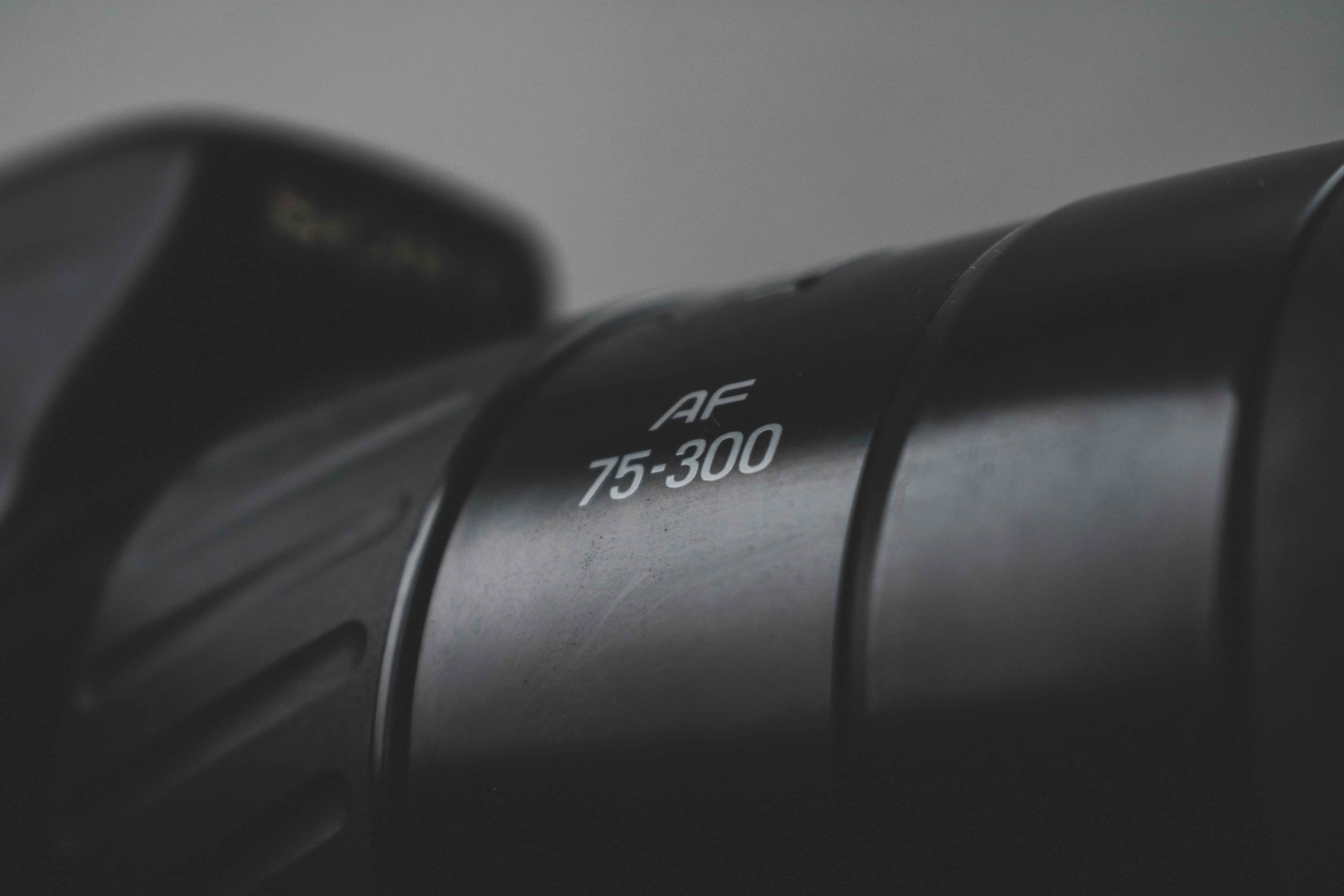 cylinder, preparation, computer, 300mm, hardware, two objects, technology, no people, indoors, text, western script, selective focus, focus on foreground, HD Wallpaper