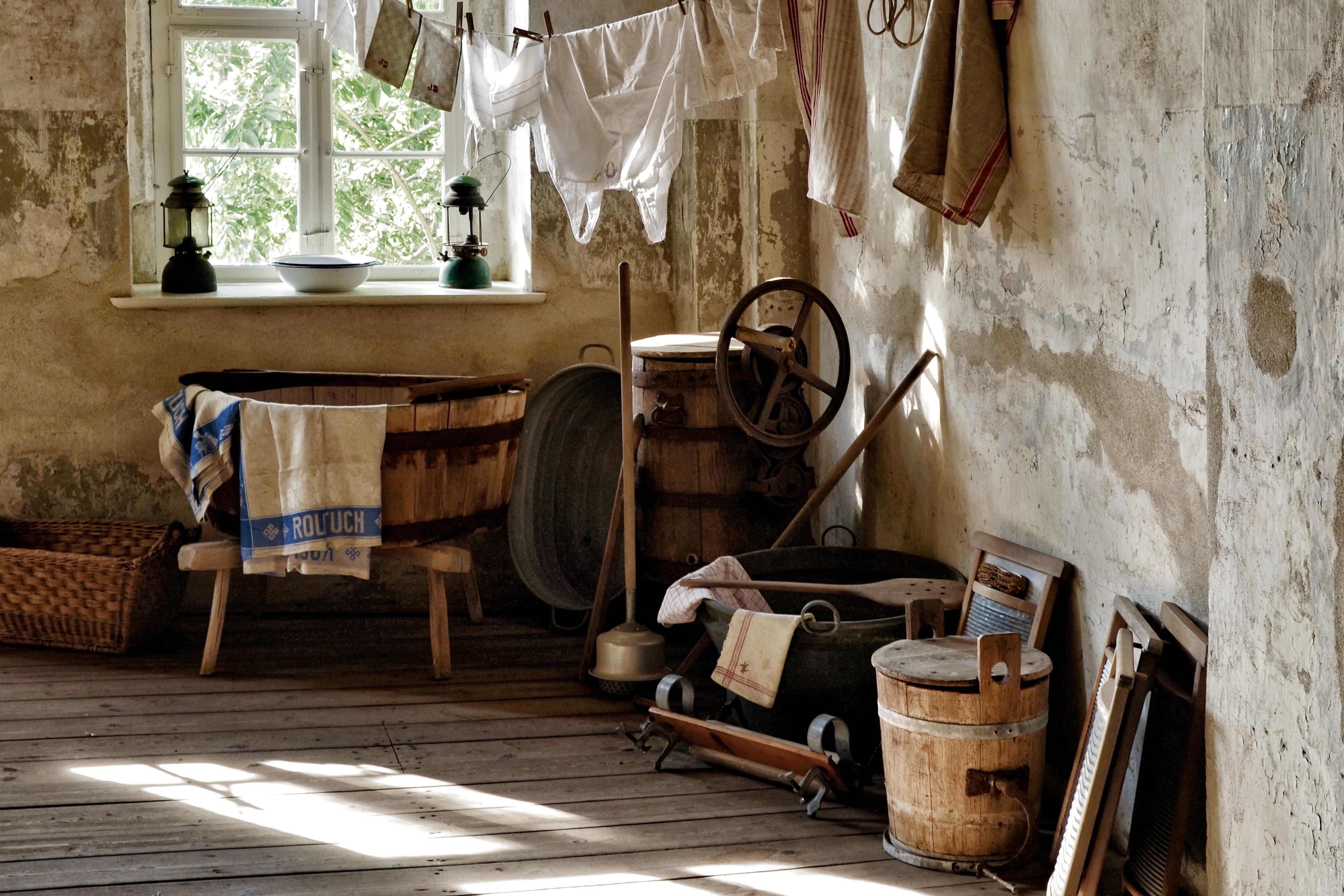 washroom, absence, brown, historically, window, vat, deficiency, 4K, day, architecture, curtain, domestic room, vintage, home interior, sunlight, seat, HD Wallpaper