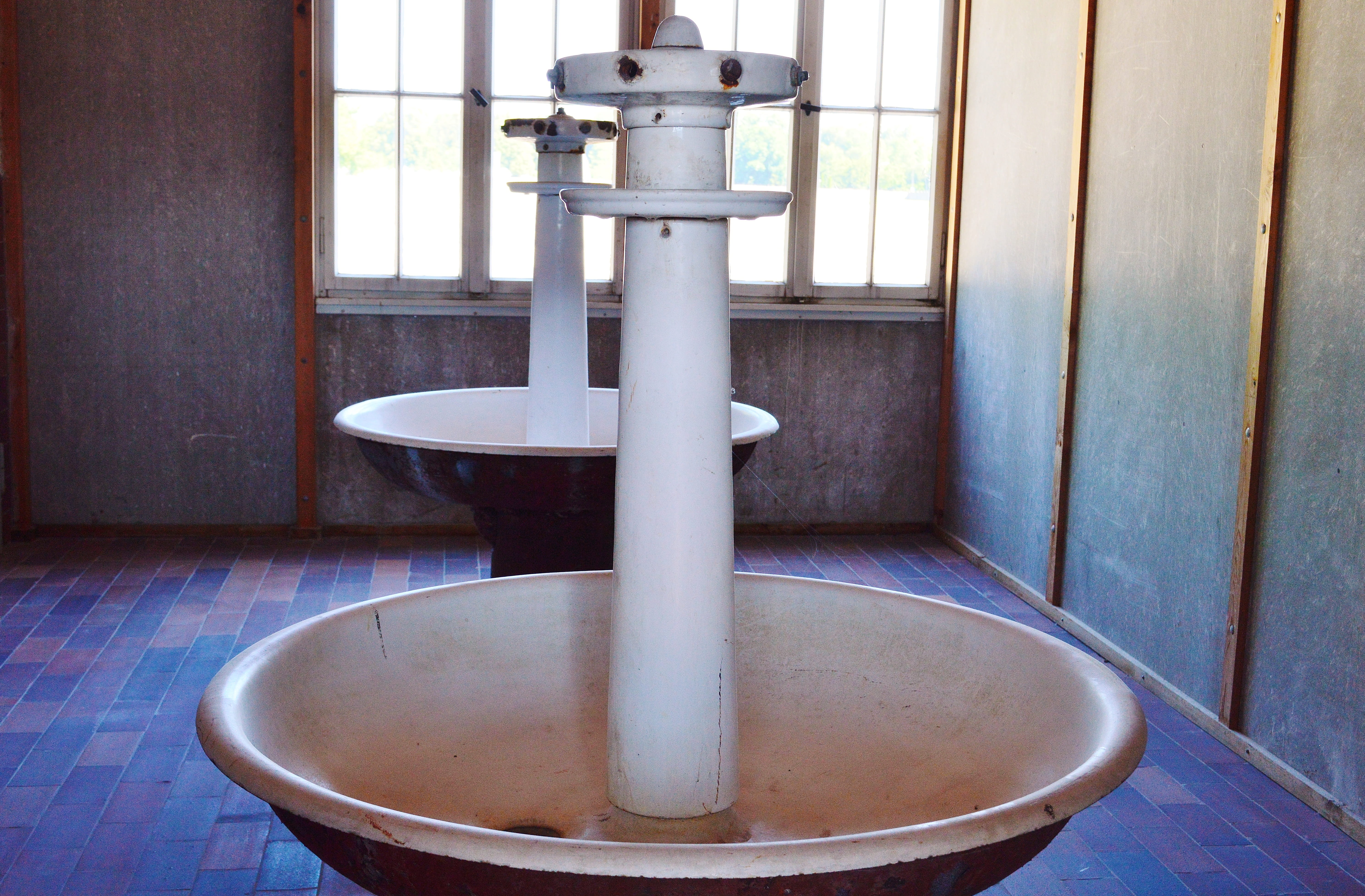 household equipment, history, Konzentrationslager, cruel, domestic room, flooring, pipe - tube, Dachau, water, washroom, industry, faucet, bad, terrible, HD Wallpaper