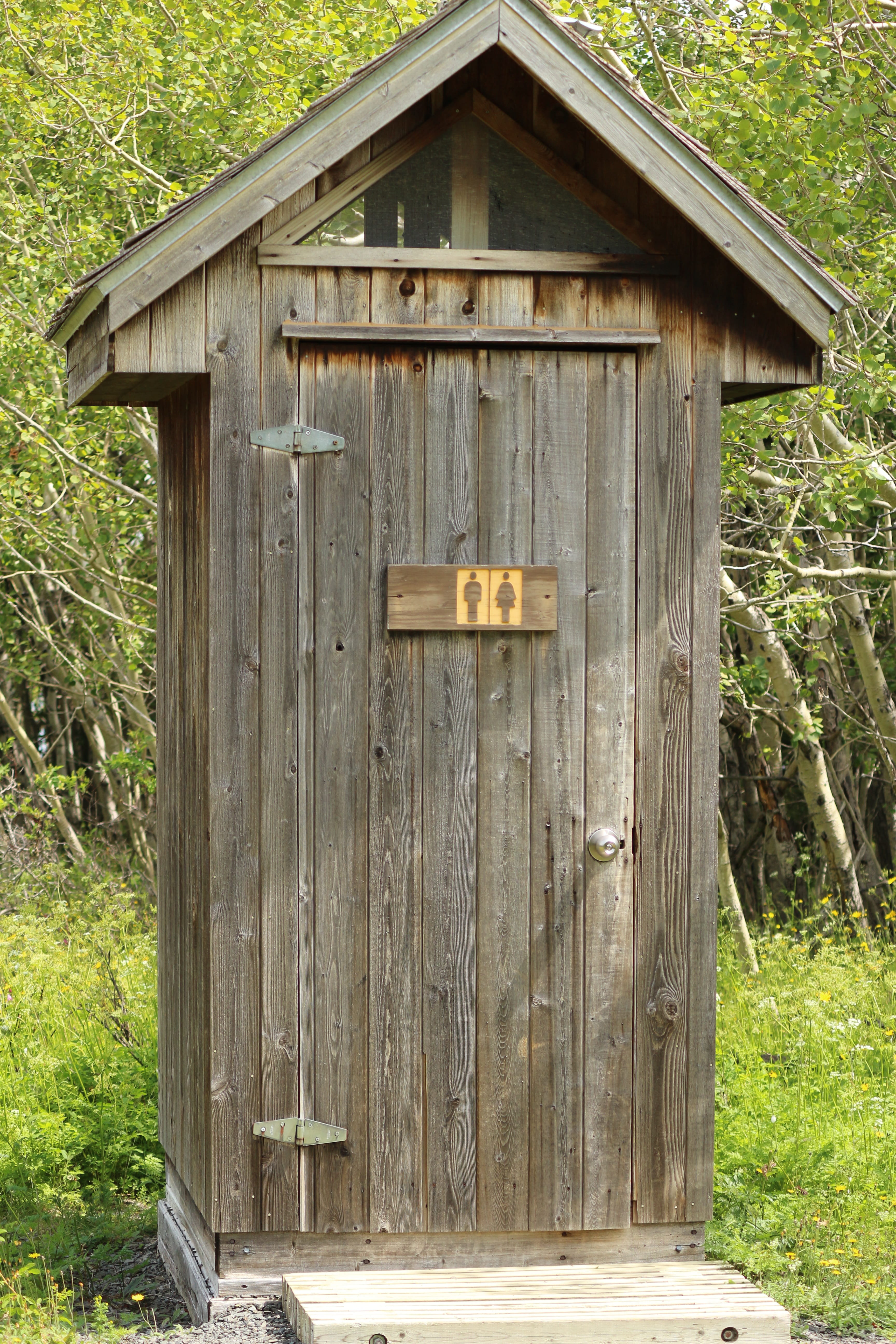 closed, hut, funny, no people, wc, communication, built structure, 5K, western script, cabin, building exterior, door, day, entrance, sign, wood - material, Phone HD Wallpaper
