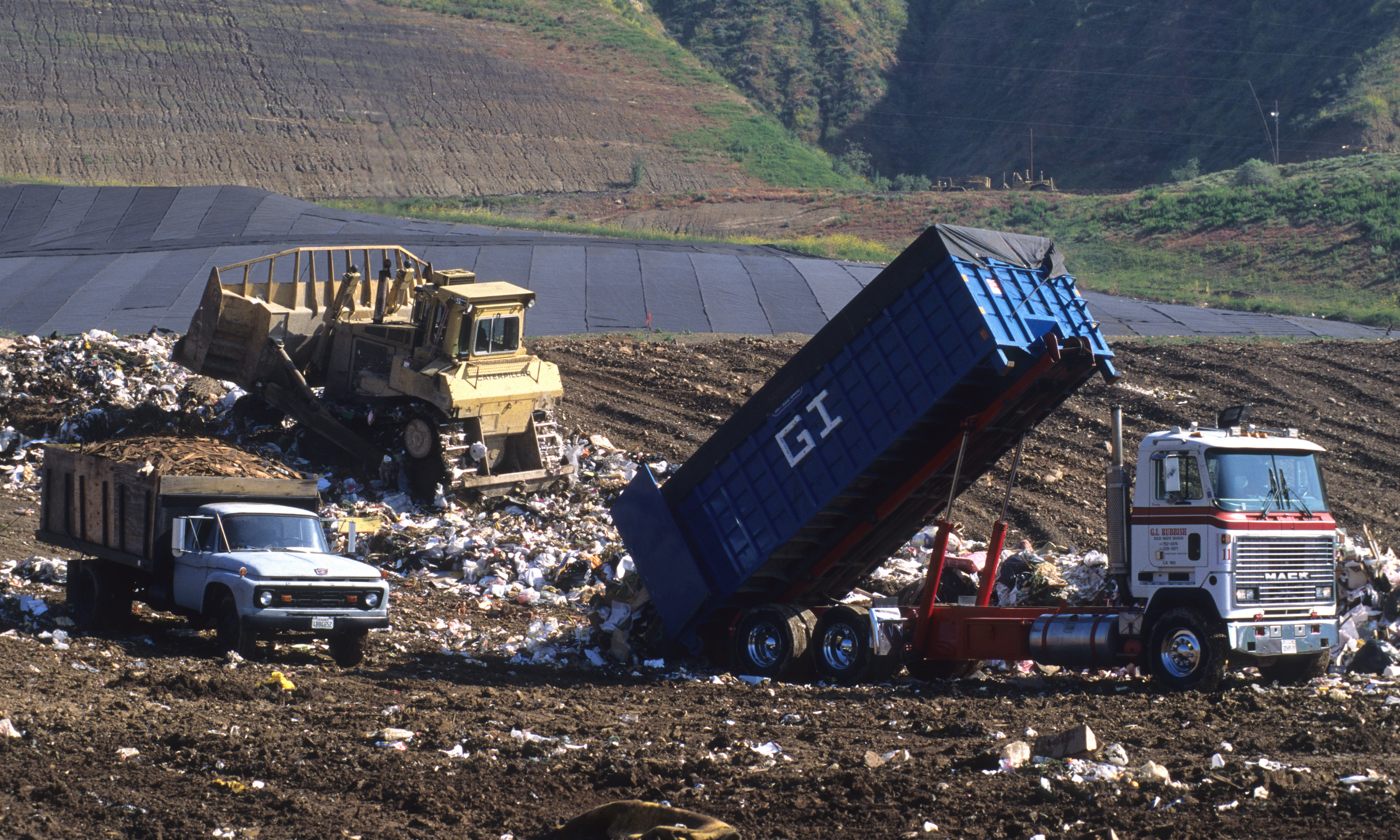 nature, pollution, dump, trash, sunlight, fill, road, land, dump truck, sanitary, mode of transportation, dirt, construction machinery, environment, construction industry, HD Wallpaper