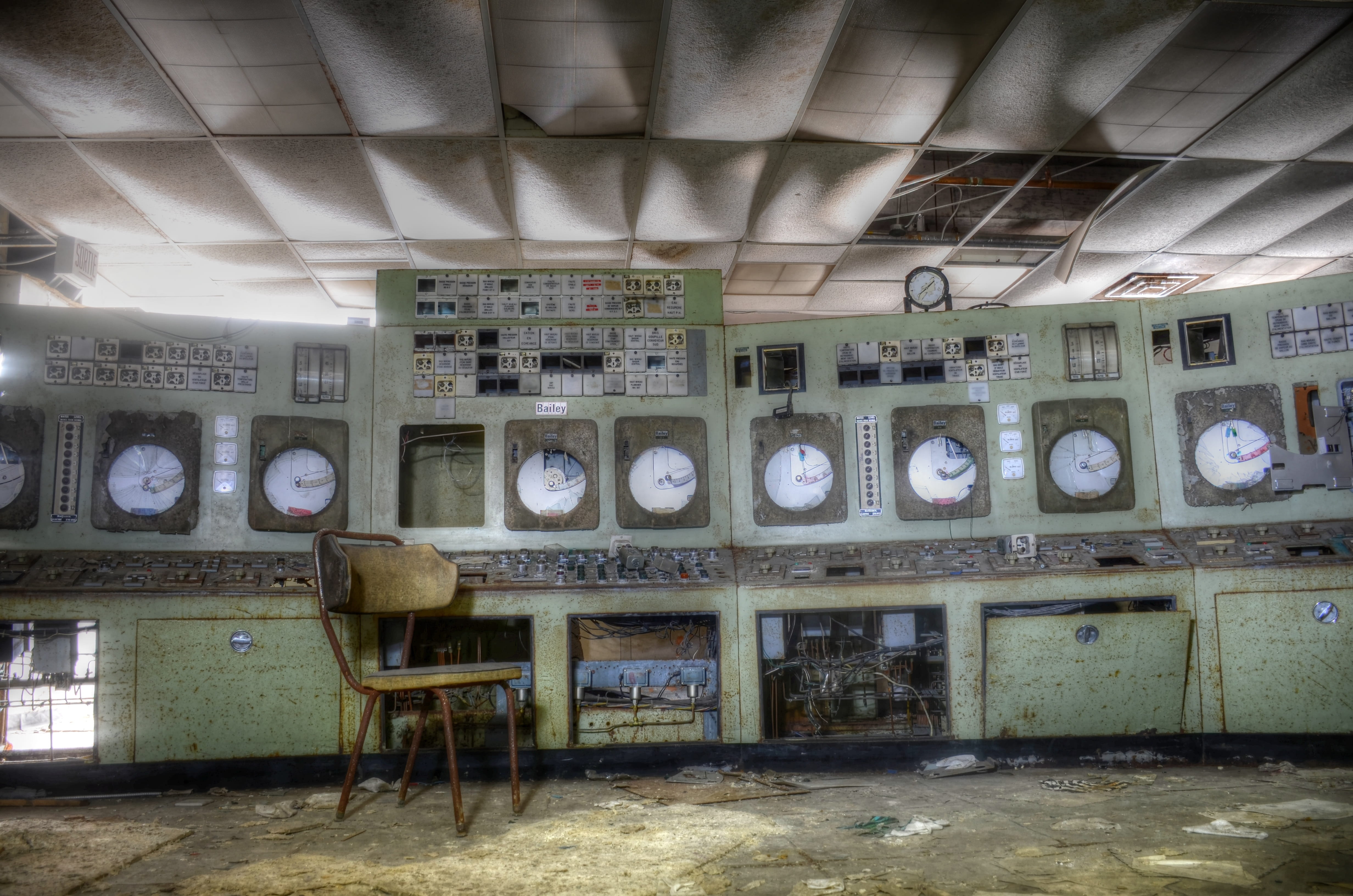 chair, no People, abandoned, 4K, history, flooring, day, factory, white, technology, old, industry, clocks, dirty, ceiling, laundromat, seat, wall - building feature, HD Wallpaper