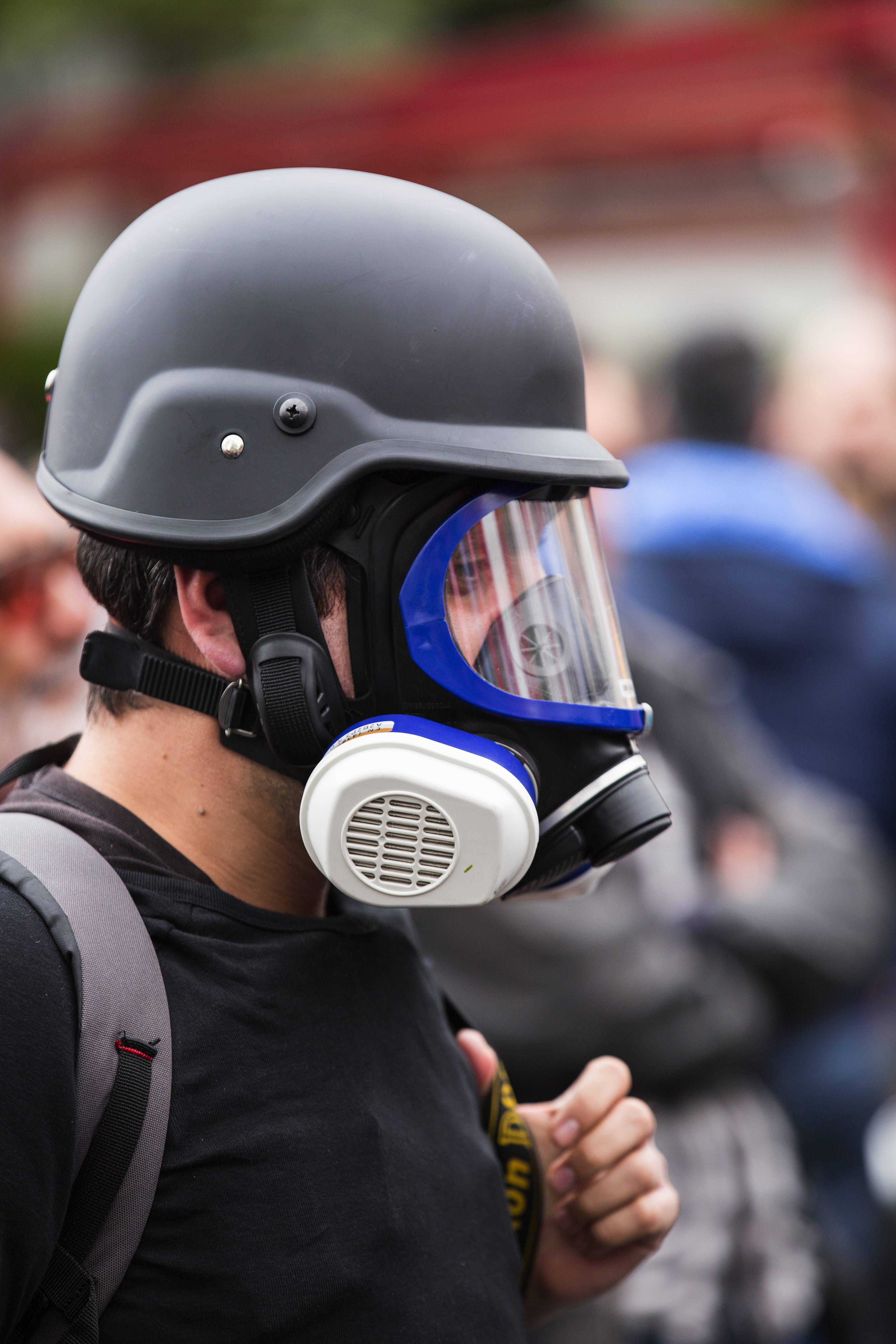 gun, sport, real people, dom, gas bombs, concepts, law, protection, attack, conceptual, security, press, young man, holding, focus on foreground, exposure, Phone HD Wallpaper
