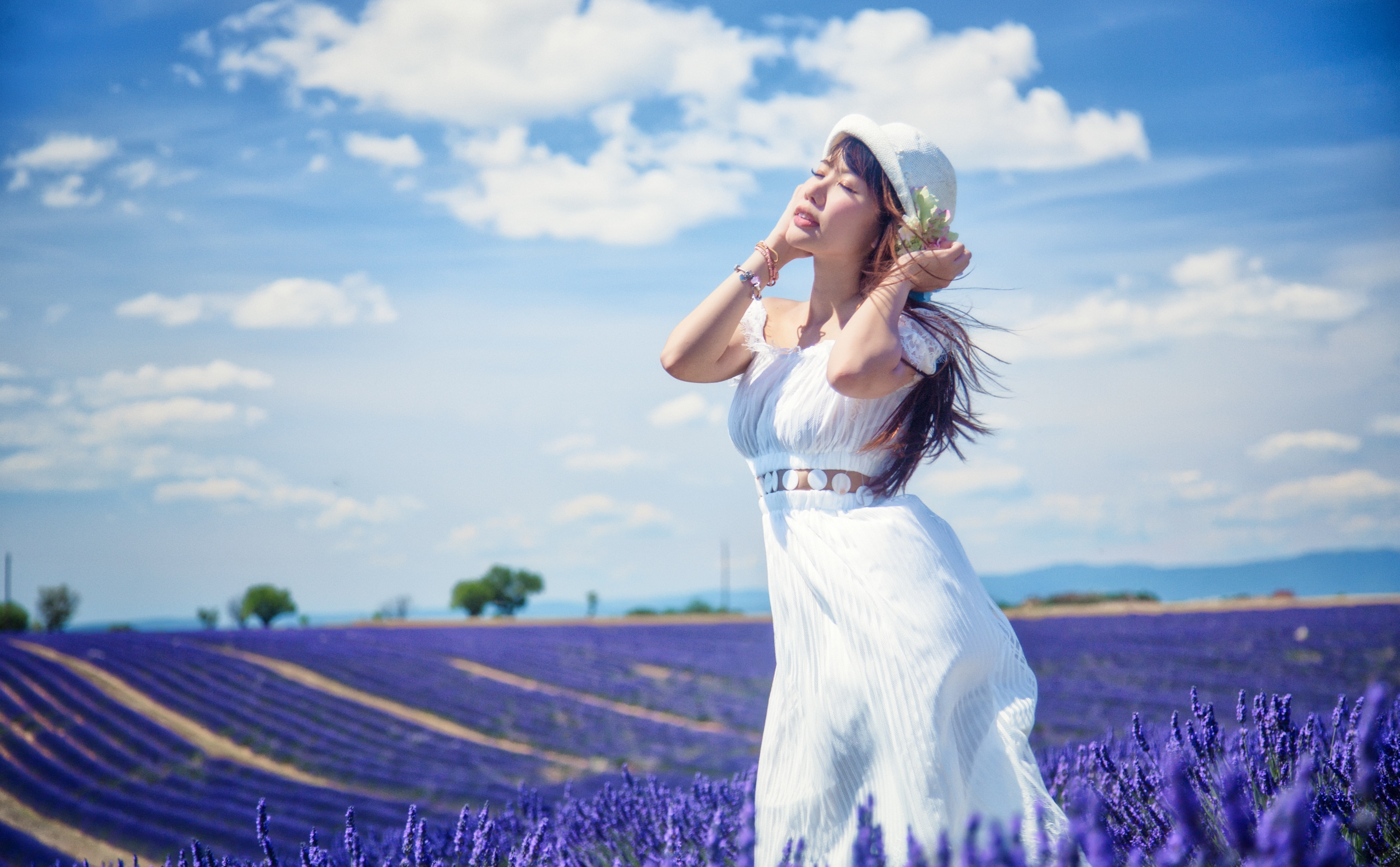 adult, s, lavanda, Girls, dress, real people, field, plant, lifestyles, leisure activity, 5K, young women, environment, three quarter length, fashion, HD Wallpaper