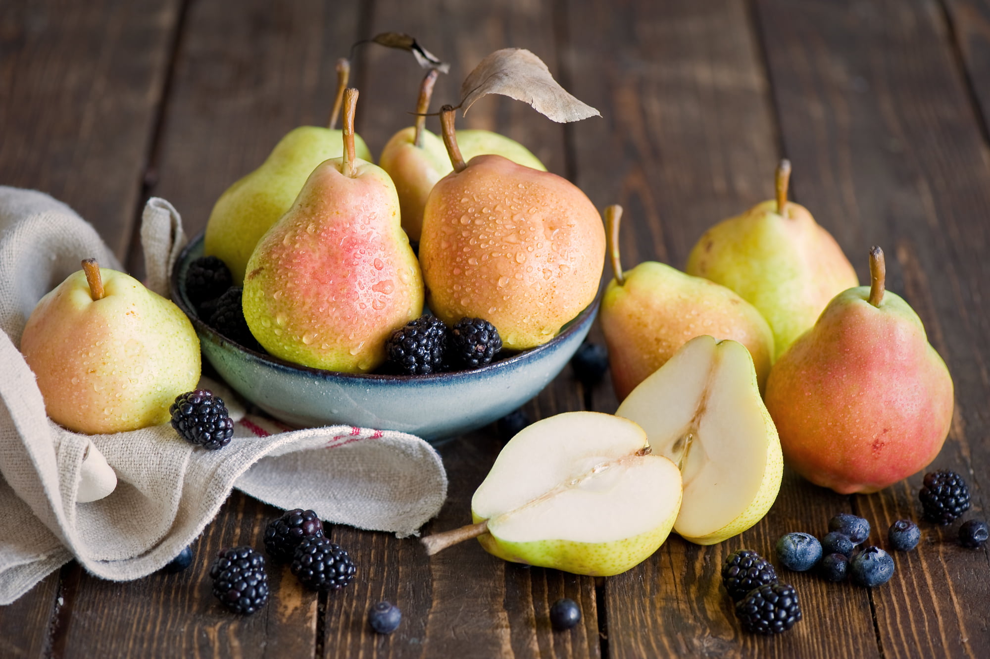 no People, table knife, nature, vegetarian Food, gourmet, ripe, sweet Food, summer, backgrounds, table, red, group of Objects, pear, fruit, slice, high angle view, HD Wallpaper