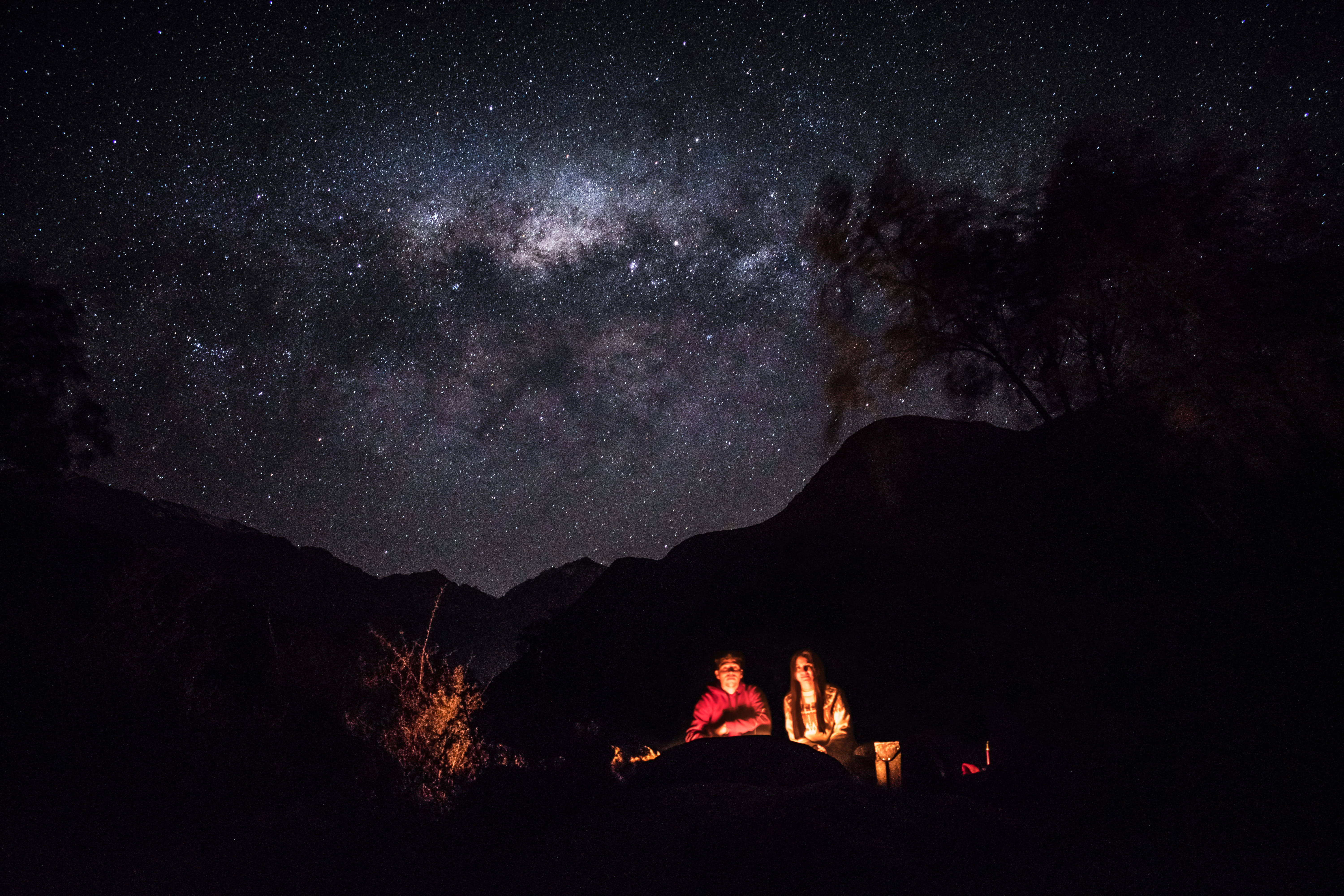 via lactea, nature, beside, sky, fire, scenics - nature, landscape, mountain, 5K, camping, astronomy, galaxy, milky way, woman, silhouette, paisaje, burning, HD Wallpaper