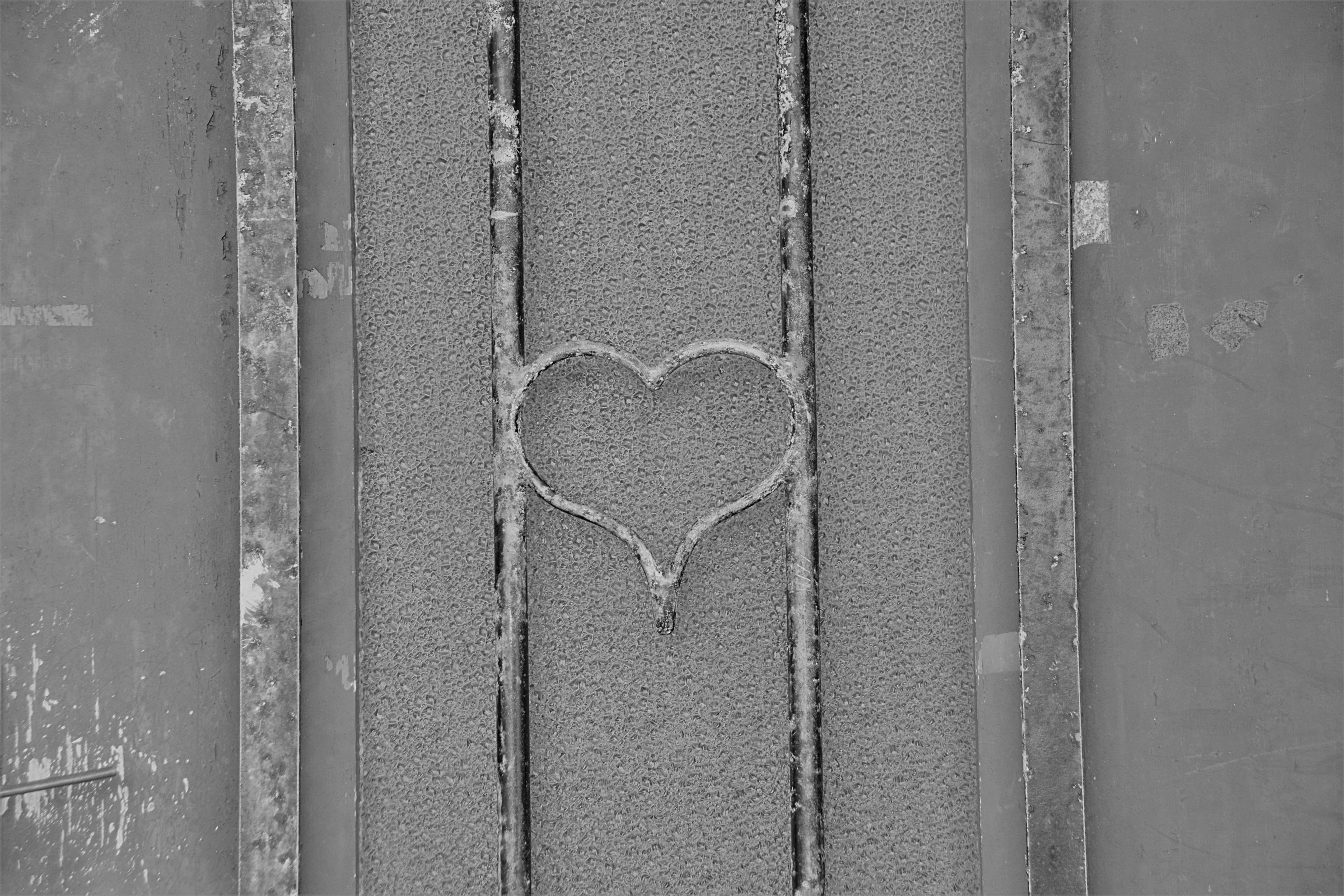 4K, backgrounds, porte, noir et blanc, metal, outdoors, floral pattern, entre, love, heart shape, textured, architecture, day, full frame, wood - material, HD Wallpaper
