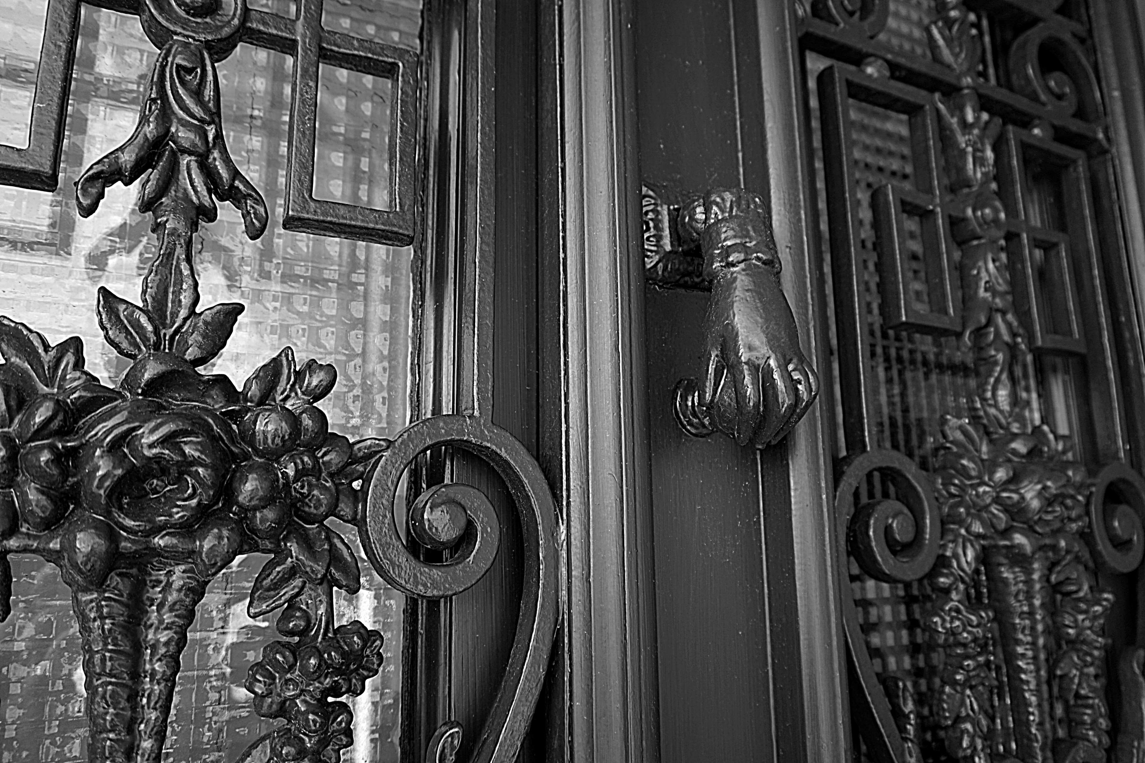 no people, built structure, safety, craft, 4K, ville, design, pattern, heurtoir, entrance, sculpture, floral pattern, window, door, maison, ornate, art and craft, HD Wallpaper