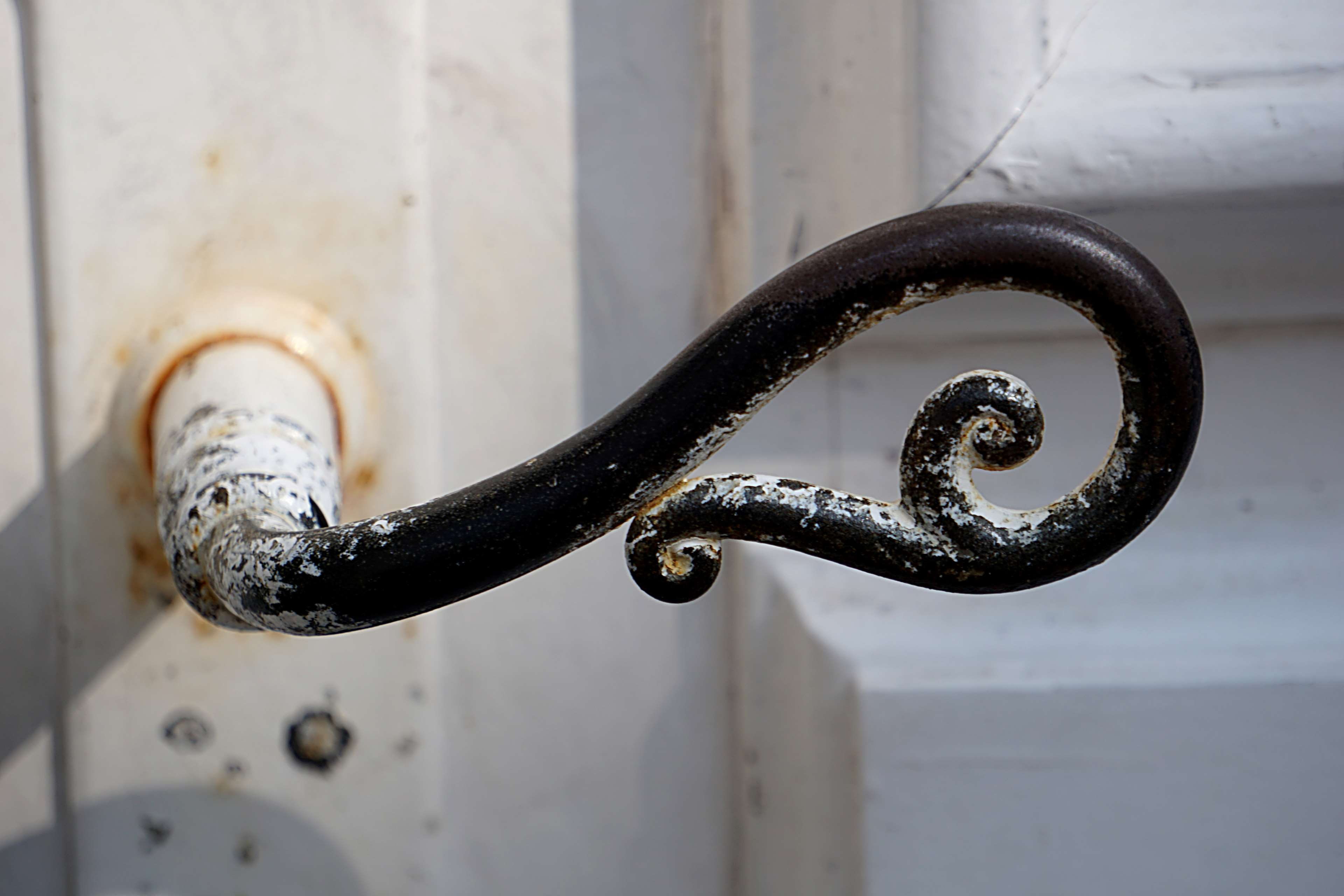 day, 4K, security, rusty, no people, safety, metal, protection, water, entre, outdoors, wood - material, handle, close-up, poigne, weathered, poigne de porte, HD Wallpaper